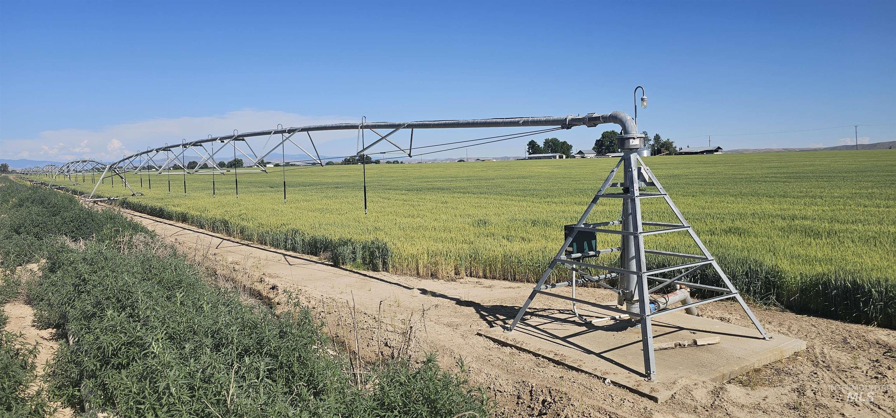 8600 Hillview RD, Emmett, Idaho 83617, 3 Bedrooms, 2 Bathrooms, Farm & Ranch For Sale, Price $1,750,000, 98957937