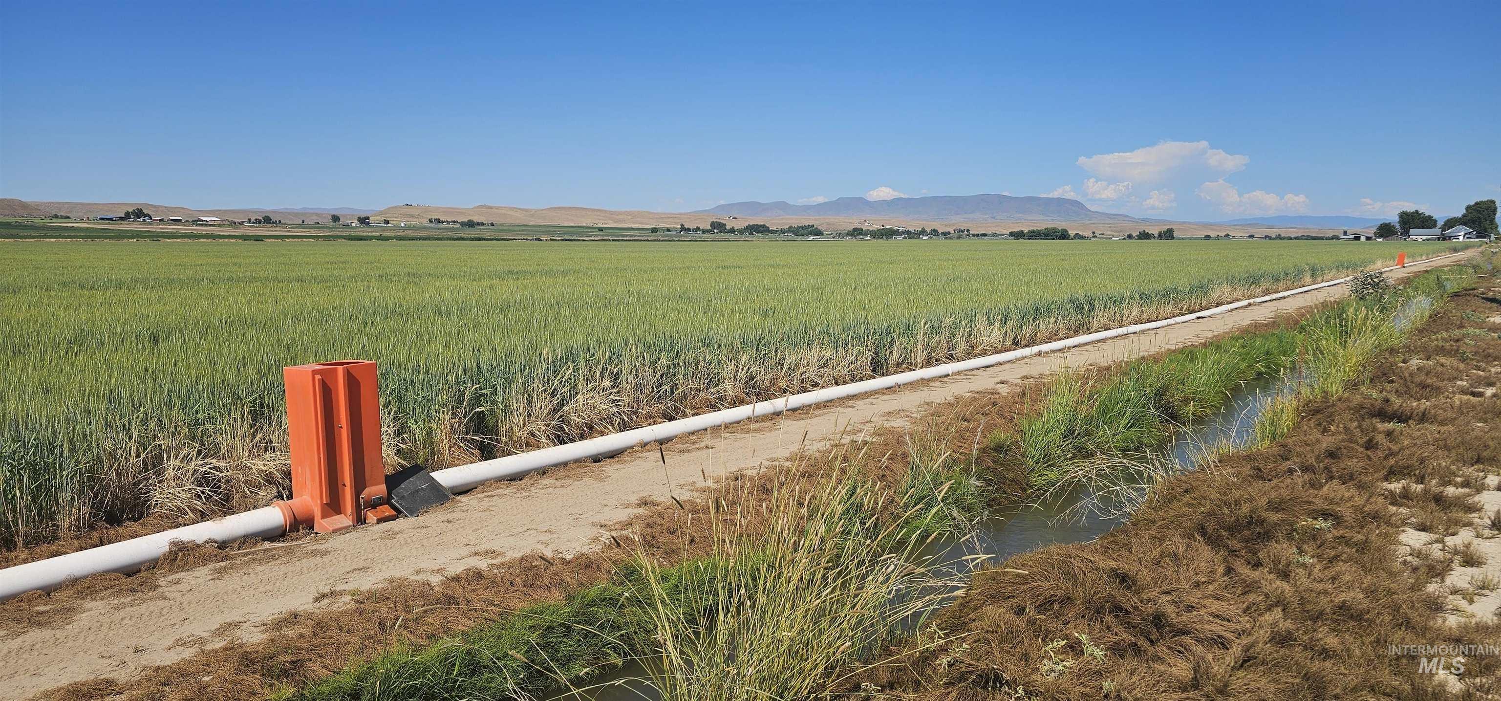 8600 Hillview RD, Emmett, Idaho 83617, 3 Bedrooms, 2 Bathrooms, Farm & Ranch For Sale, Price $1,750,000, 98957937