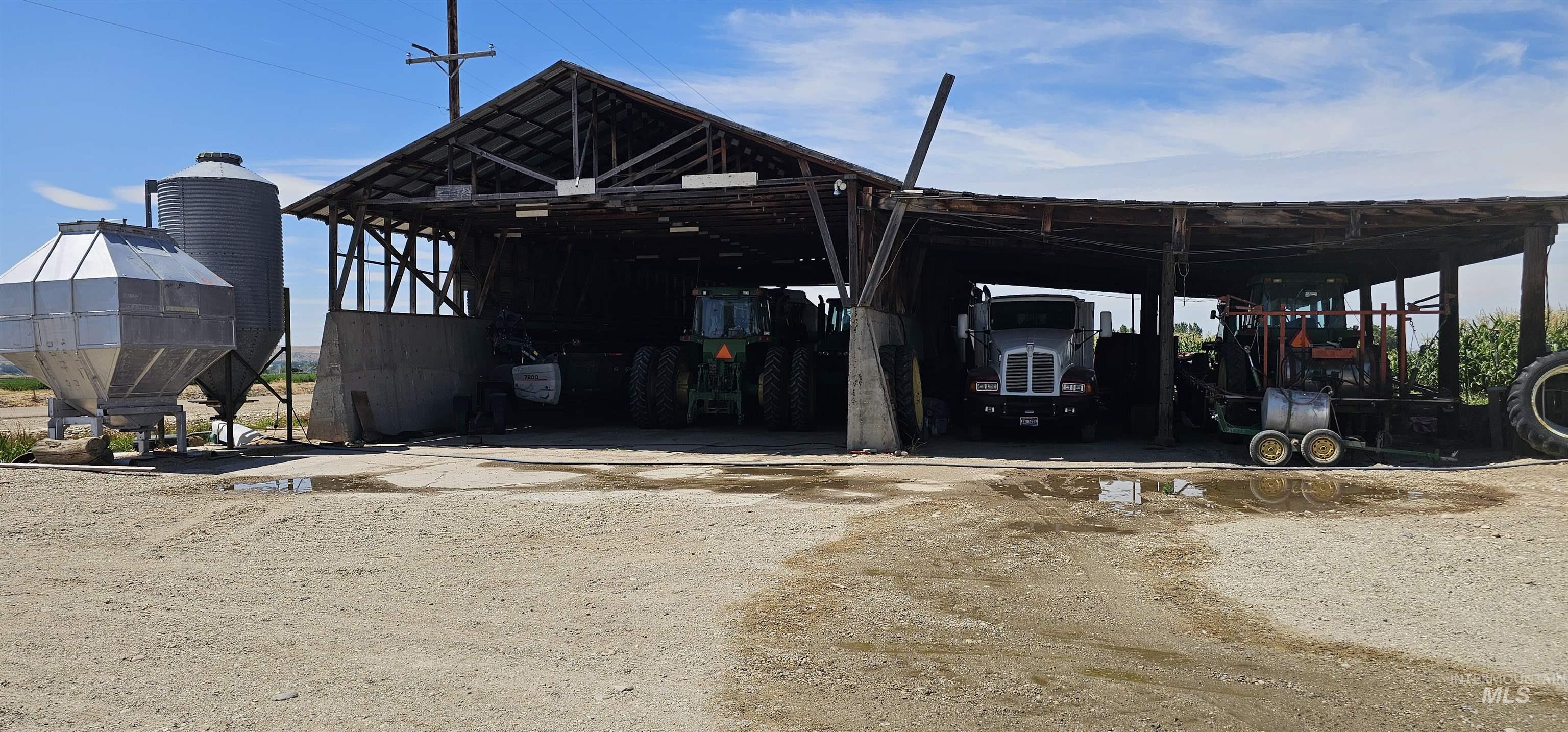 8600 Hillview RD, Emmett, Idaho 83617, 3 Bedrooms, 2 Bathrooms, Farm & Ranch For Sale, Price $1,750,000, 98957937