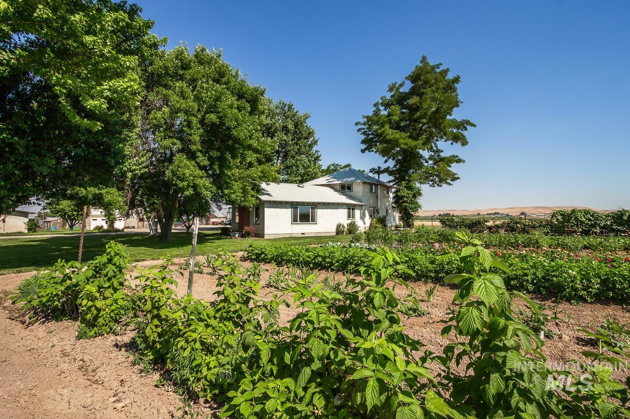 8600 Hillview RD, Emmett, Idaho 83617, 3 Bedrooms, 2 Bathrooms, Farm & Ranch For Sale, Price $1,750,000, 98957937