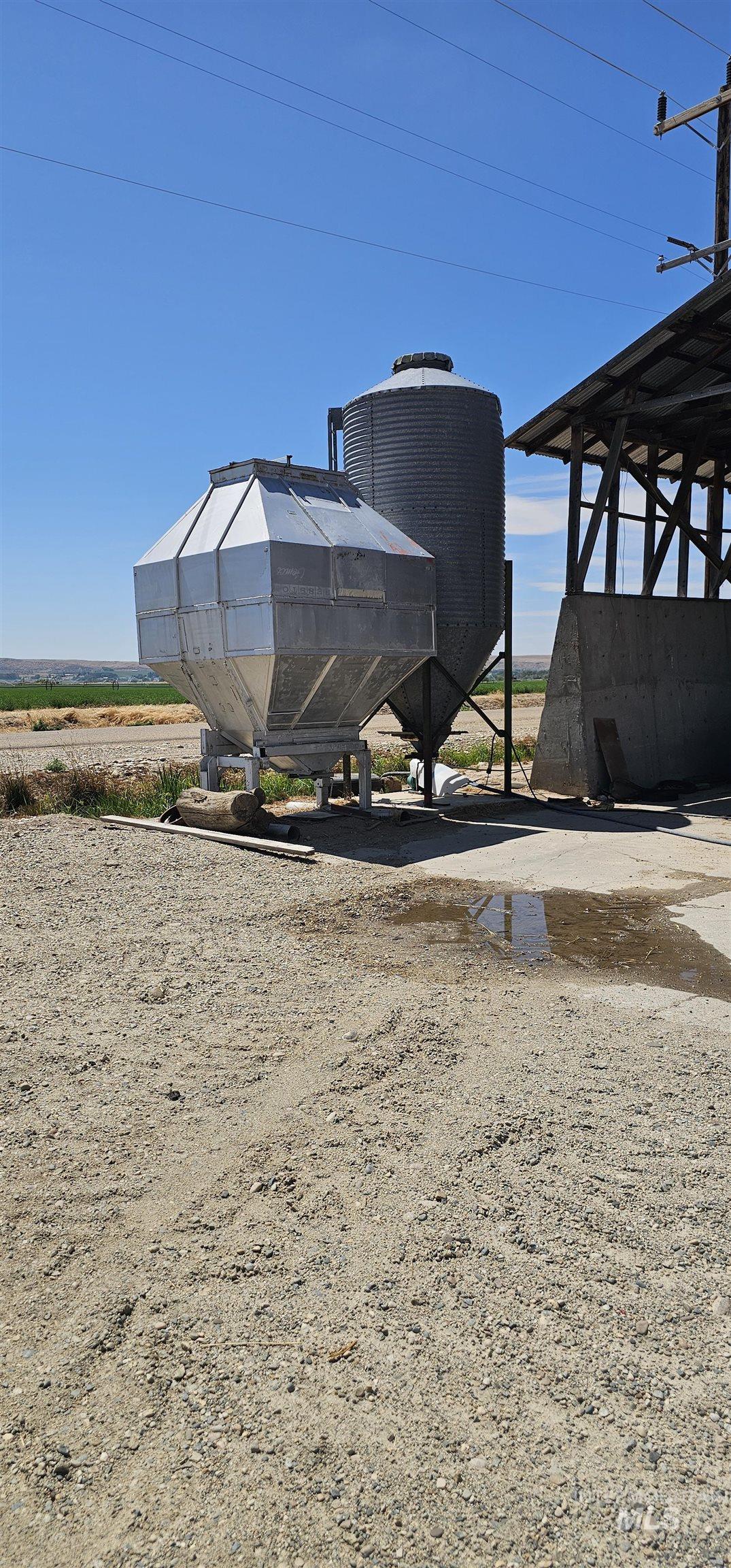 8600 Hillview RD, Emmett, Idaho 83617, 3 Bedrooms, 2 Bathrooms, Farm & Ranch For Sale, Price $1,750,000, 98957937