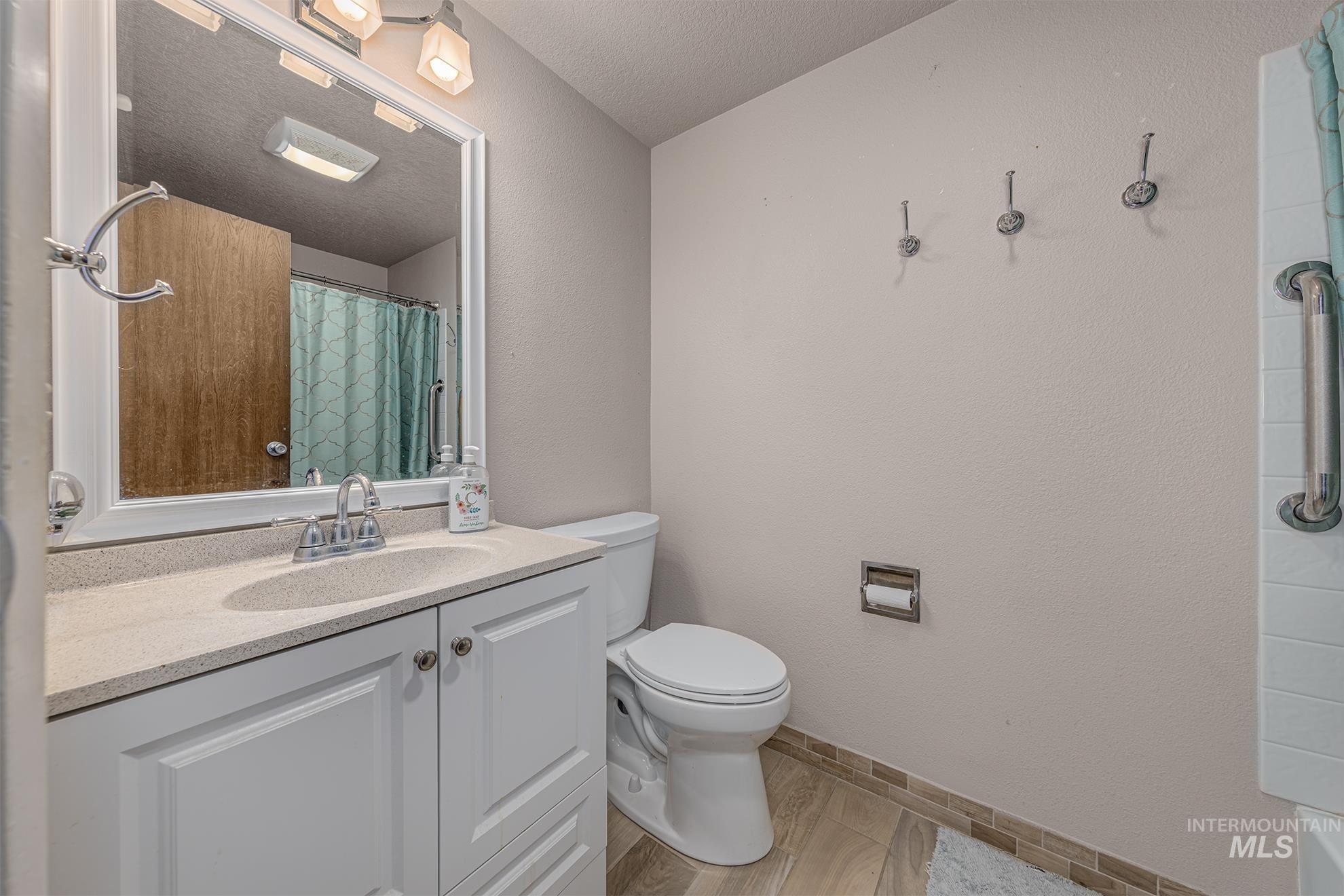 885 Airport Rd, Vale, Oregon 97918, 3 Bedrooms, 2 Bathrooms, Residential For Sale, Price $379,000,MLS 98957955