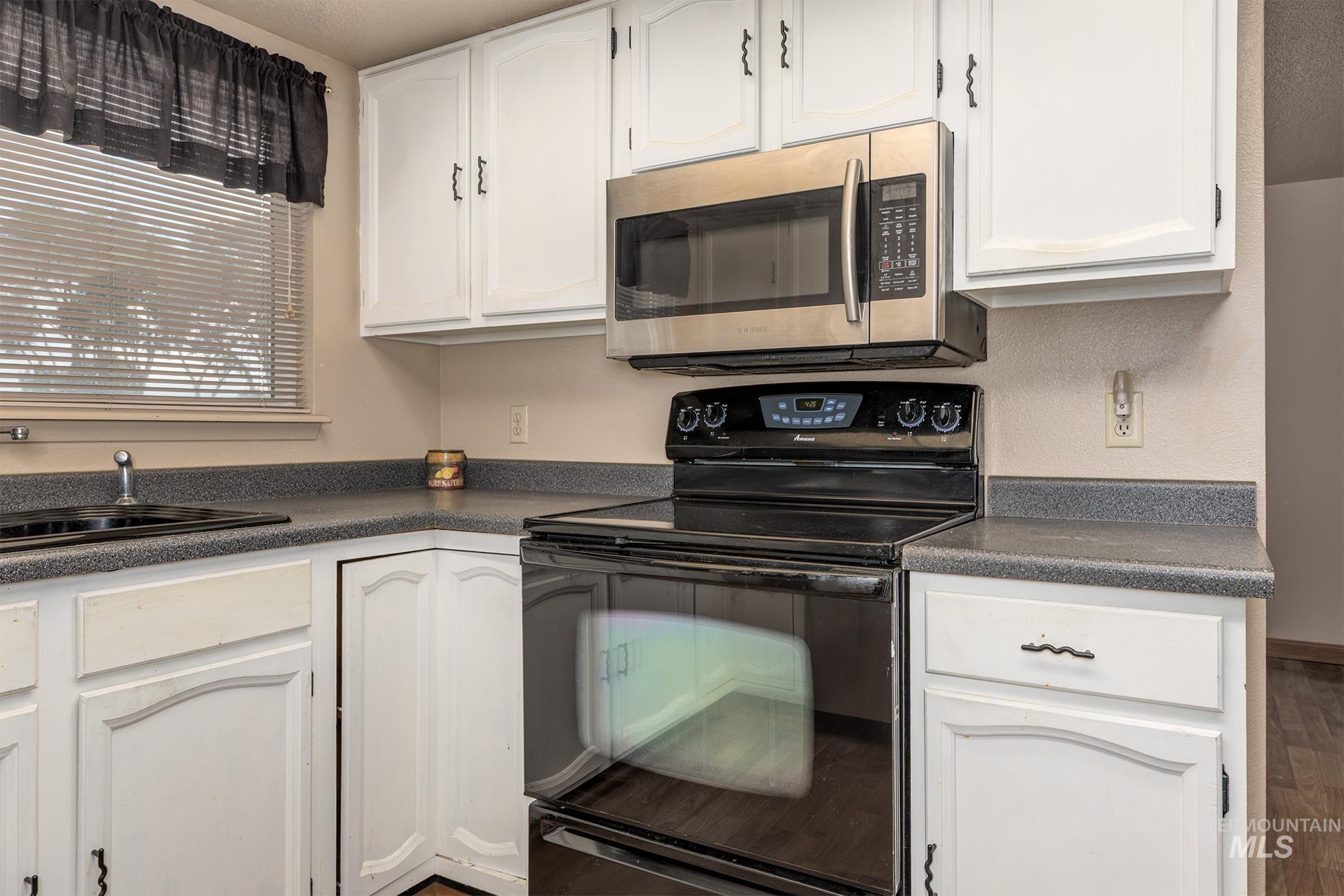 885 Airport Rd, Vale, Oregon 97918, 3 Bedrooms, 2 Bathrooms, Residential For Sale, Price $379,000, 98957955