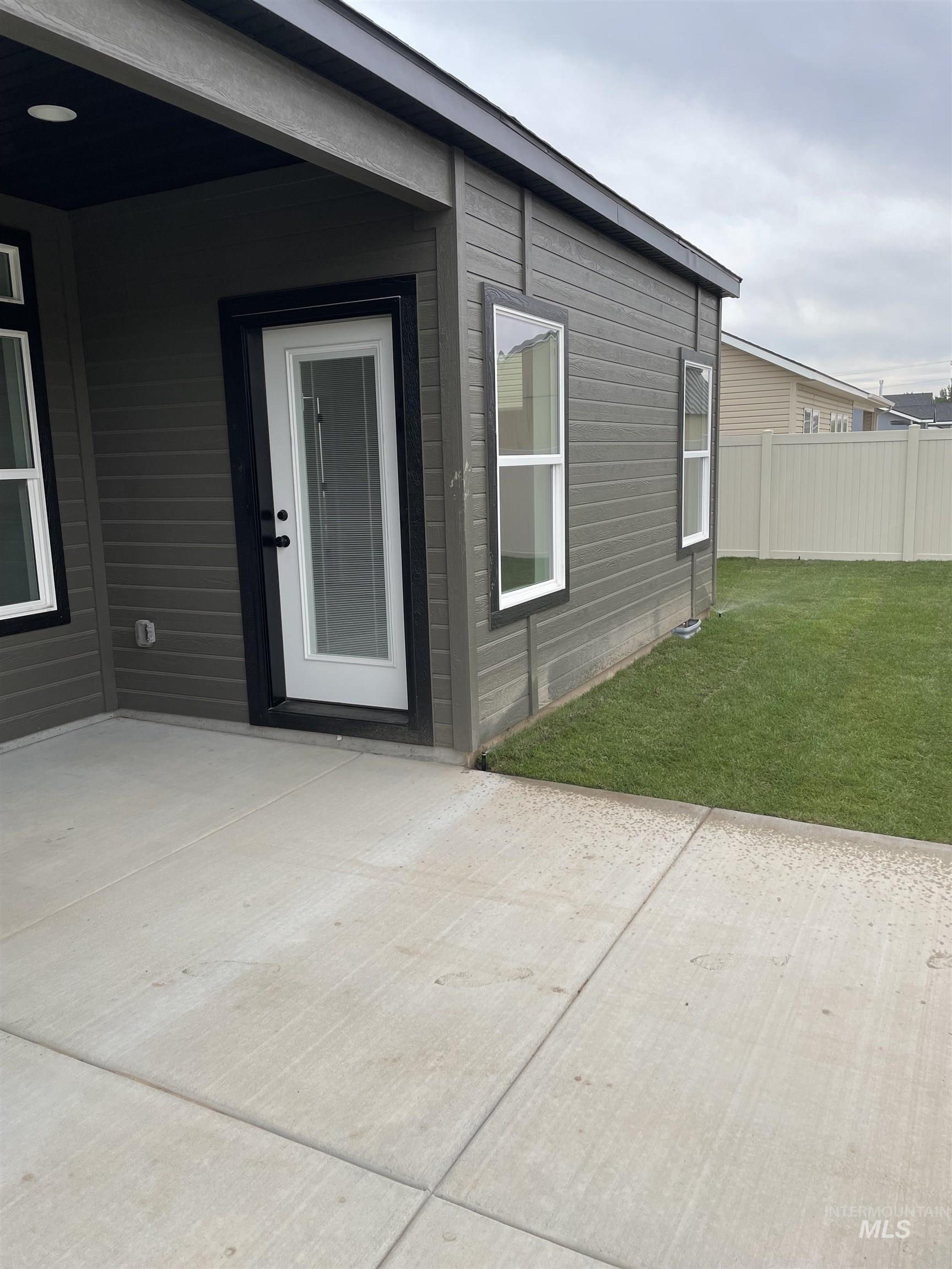 916 Kenbrook Loop, Twin Falls, Idaho 83301-4891, 4 Bedrooms, 2 Bathrooms, Residential For Sale, Price $499,900,MLS 98957965