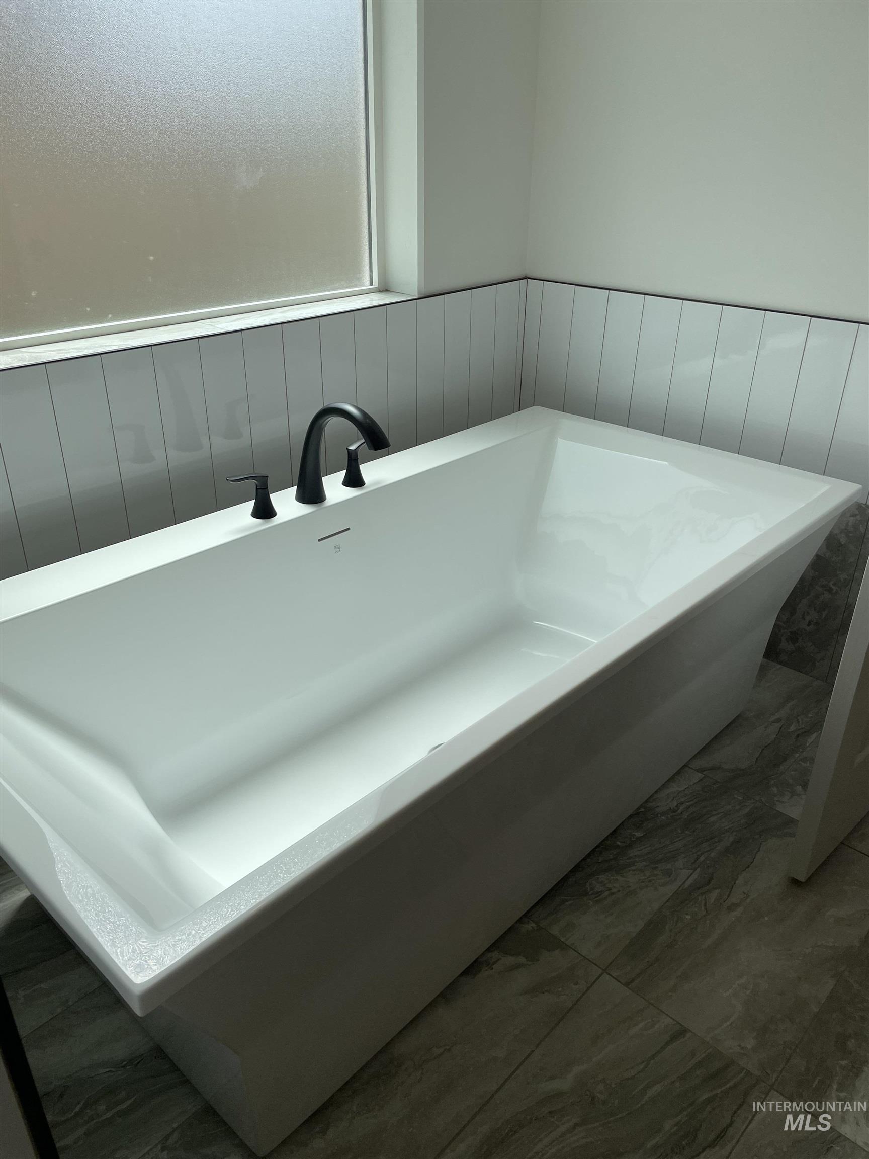 916 Kenbrook Loop, Twin Falls, Idaho 83301-4891, 4 Bedrooms, 2 Bathrooms, Residential For Sale, Price $499,900,MLS 98957965