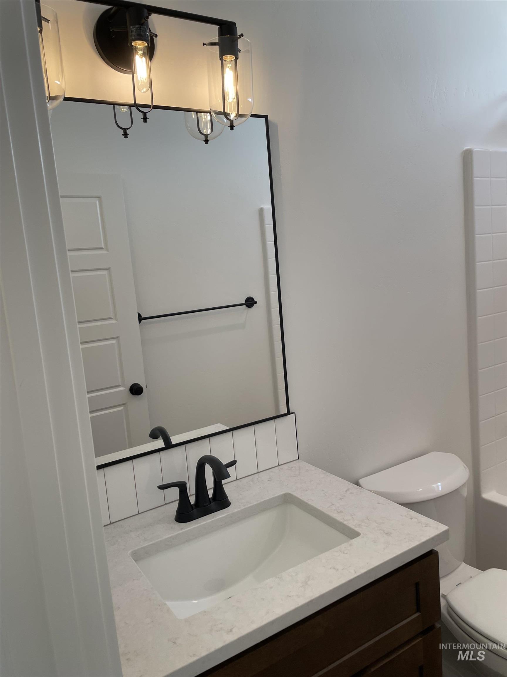 916 Kenbrook Loop, Twin Falls, Idaho 83301-4891, 4 Bedrooms, 2 Bathrooms, Residential For Sale, Price $499,900,MLS 98957965