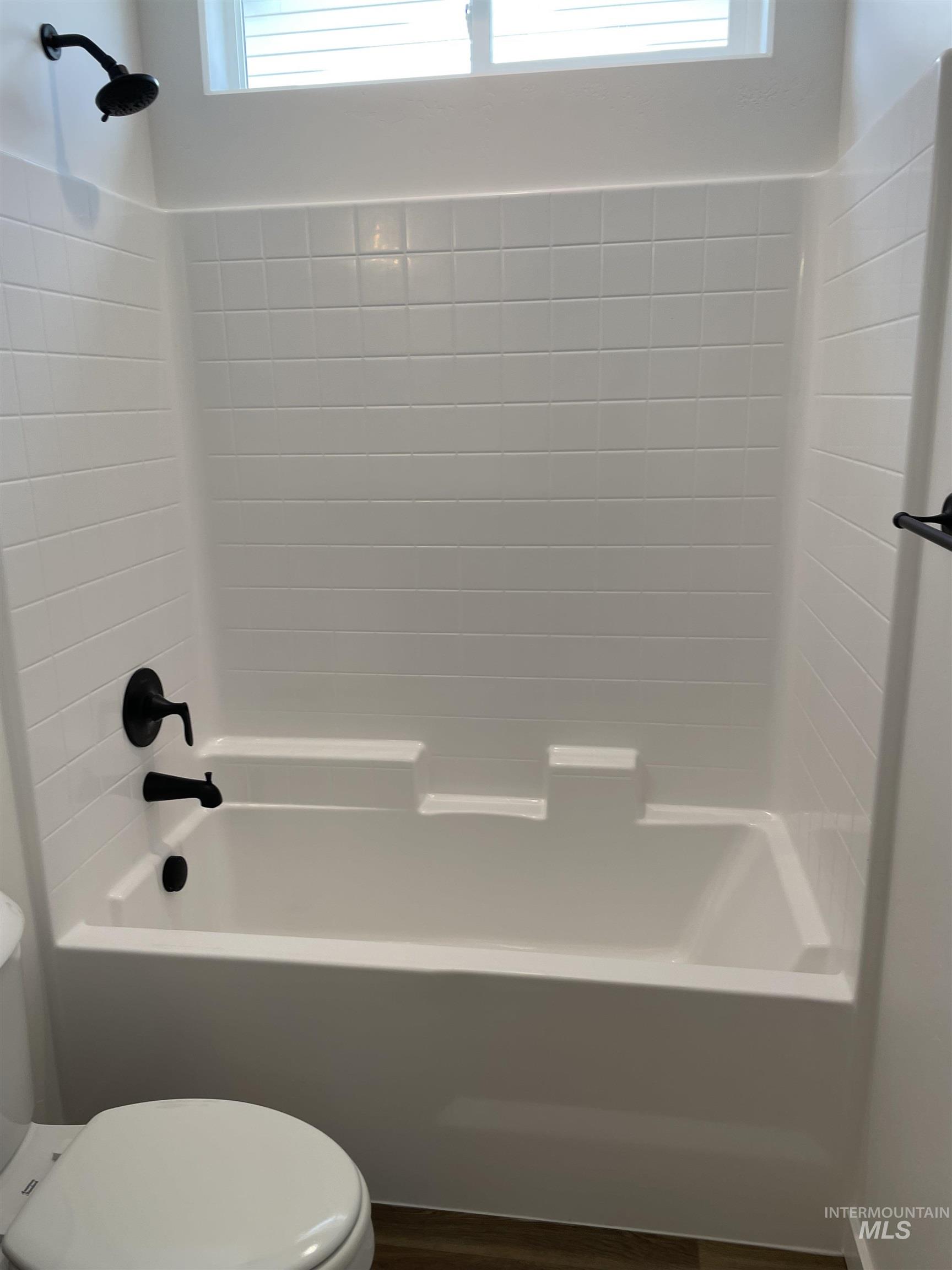 916 Kenbrook Loop, Twin Falls, Idaho 83301-4891, 4 Bedrooms, 2 Bathrooms, Residential For Sale, Price $499,900,MLS 98957965