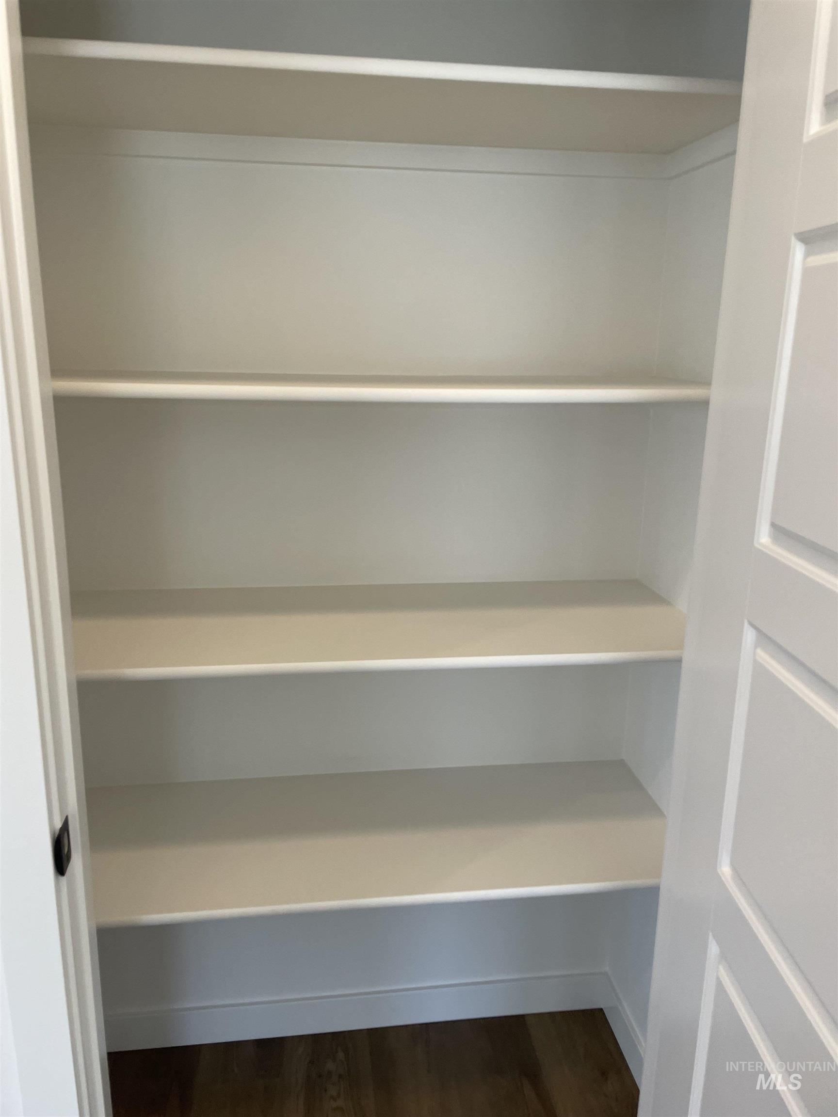 916 Kenbrook Loop, Twin Falls, Idaho 83301-4891, 4 Bedrooms, 2 Bathrooms, Residential For Sale, Price $499,900,MLS 98957965