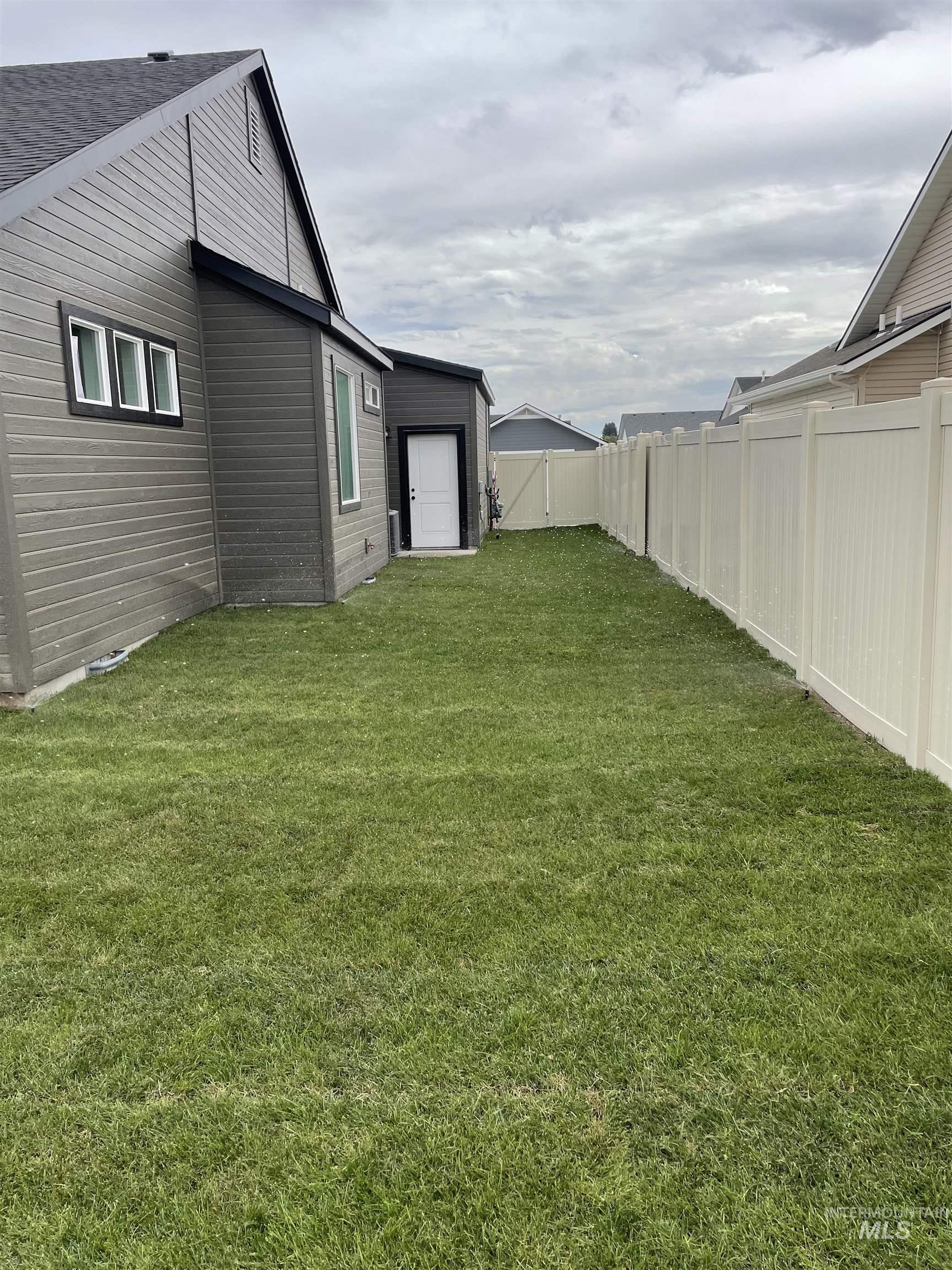 916 Kenbrook Loop, Twin Falls, Idaho 83301-4891, 4 Bedrooms, 2 Bathrooms, Residential For Sale, Price $499,900,MLS 98957965