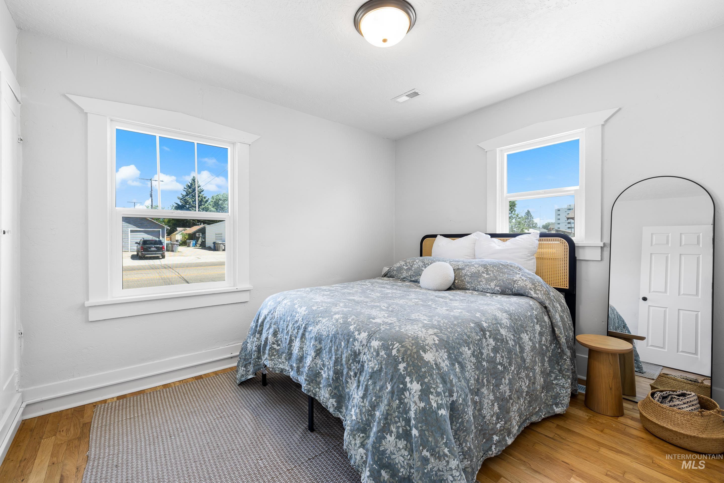 911 7th St South, Nampa, Idaho 83651, 3 Bedrooms, 2 Bathrooms, Residential For Sale, Price $345,000,MLS 98957973