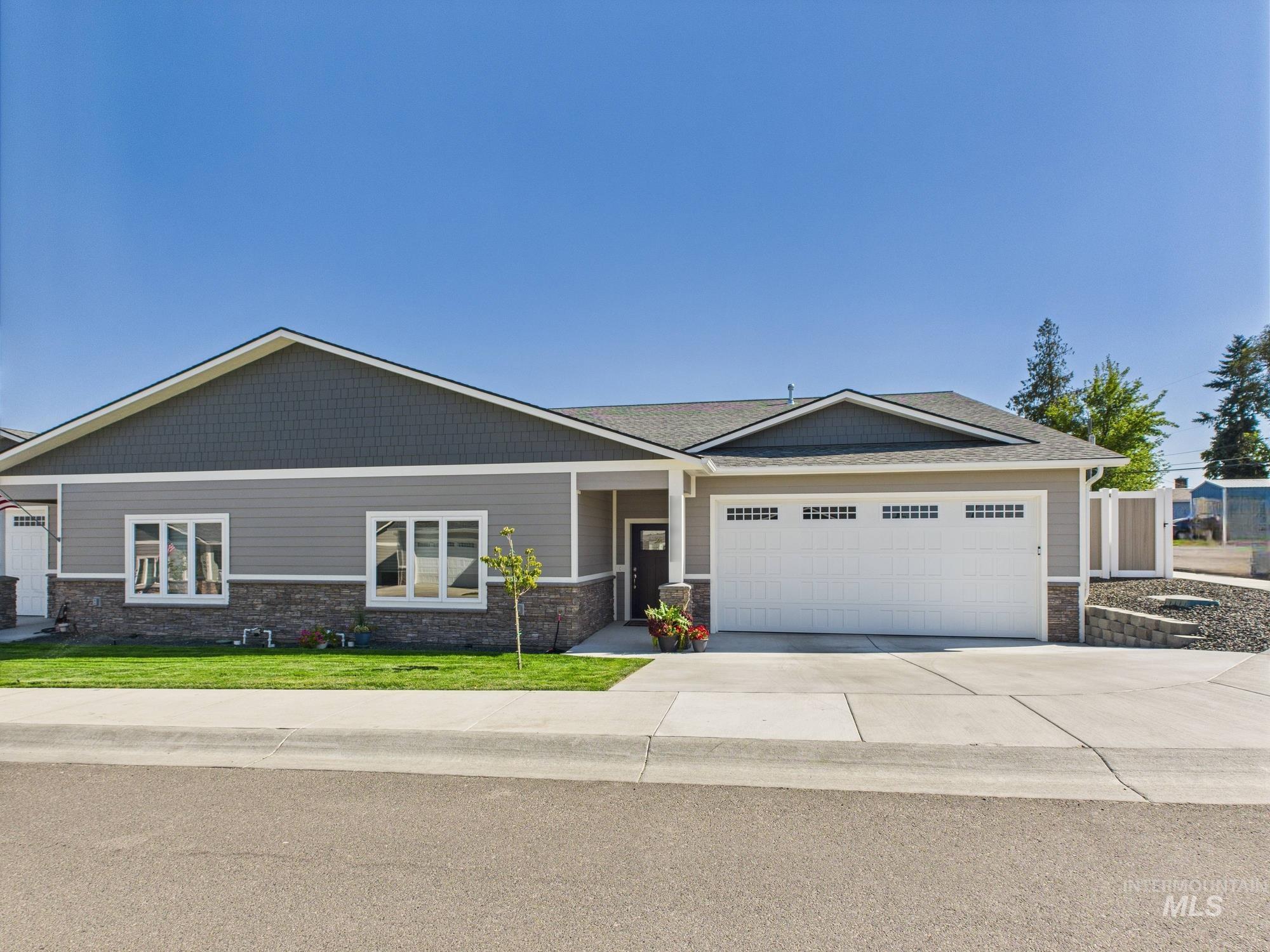 2102 Alder Ave, Lewiston, Idaho 83501, 3 Bedrooms, 2 Bathrooms, Residential For Sale, Price $524,900,MLS 98957995