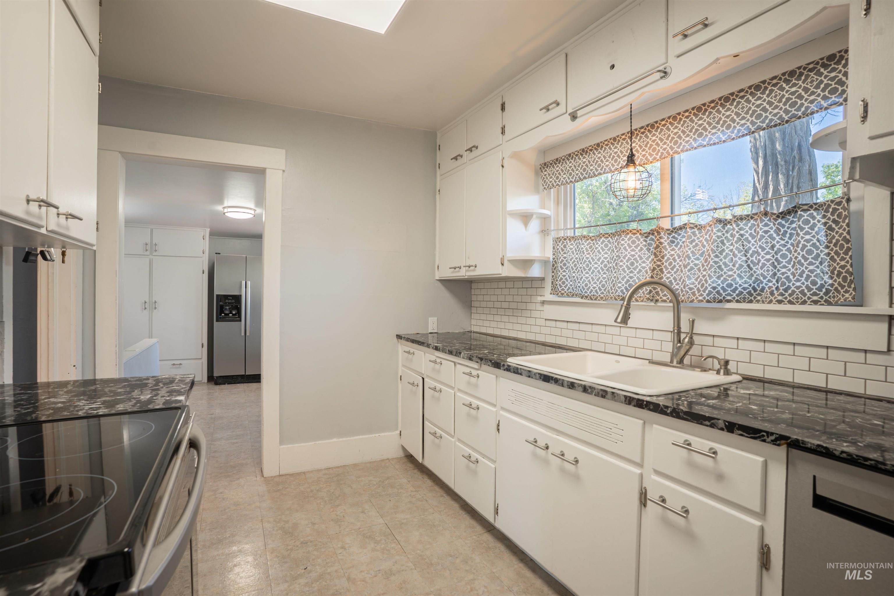 1206 9th Ave East, Twin Falls, Idaho 83301, 3 Bedrooms, 1 Bathroom, Residential For Sale, Price $295,000, 98958030