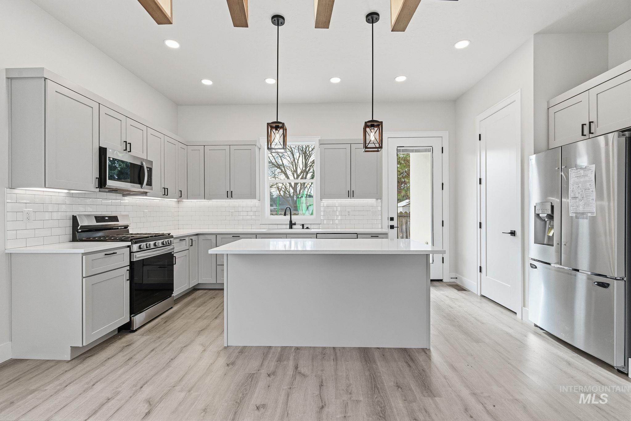 6821 W Ustick, Boise, Idaho 83704, 3 Bedrooms, 2.5 Bathrooms, Residential For Sale, Price $569,900, 98958098