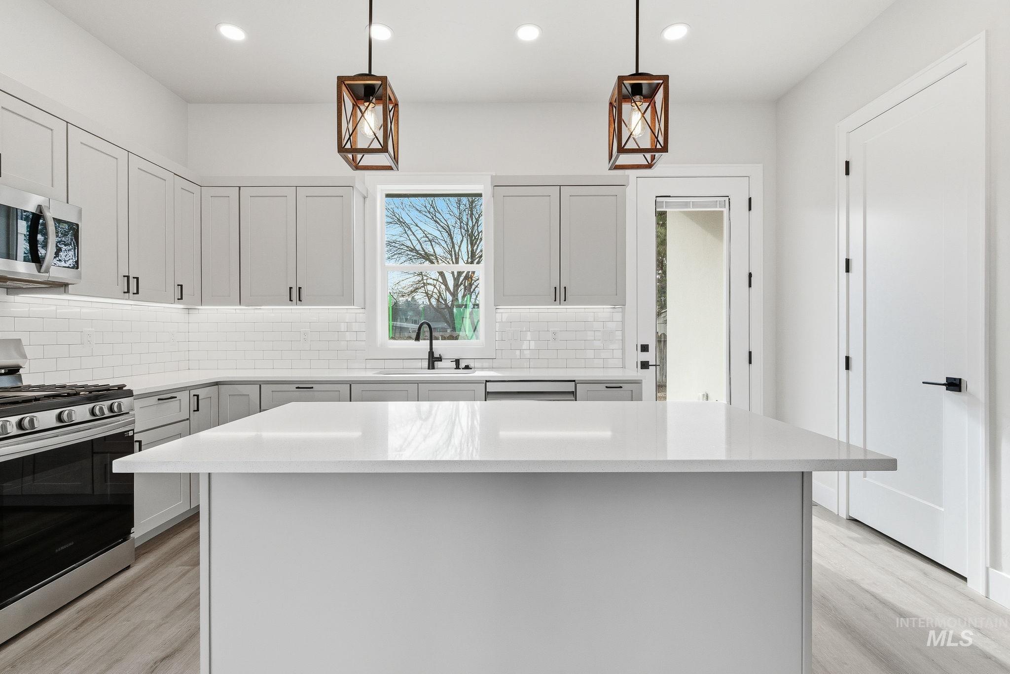 6821 W Ustick, Boise, Idaho 83704, 3 Bedrooms, 2.5 Bathrooms, Residential For Sale, Price $569,900, 98958098