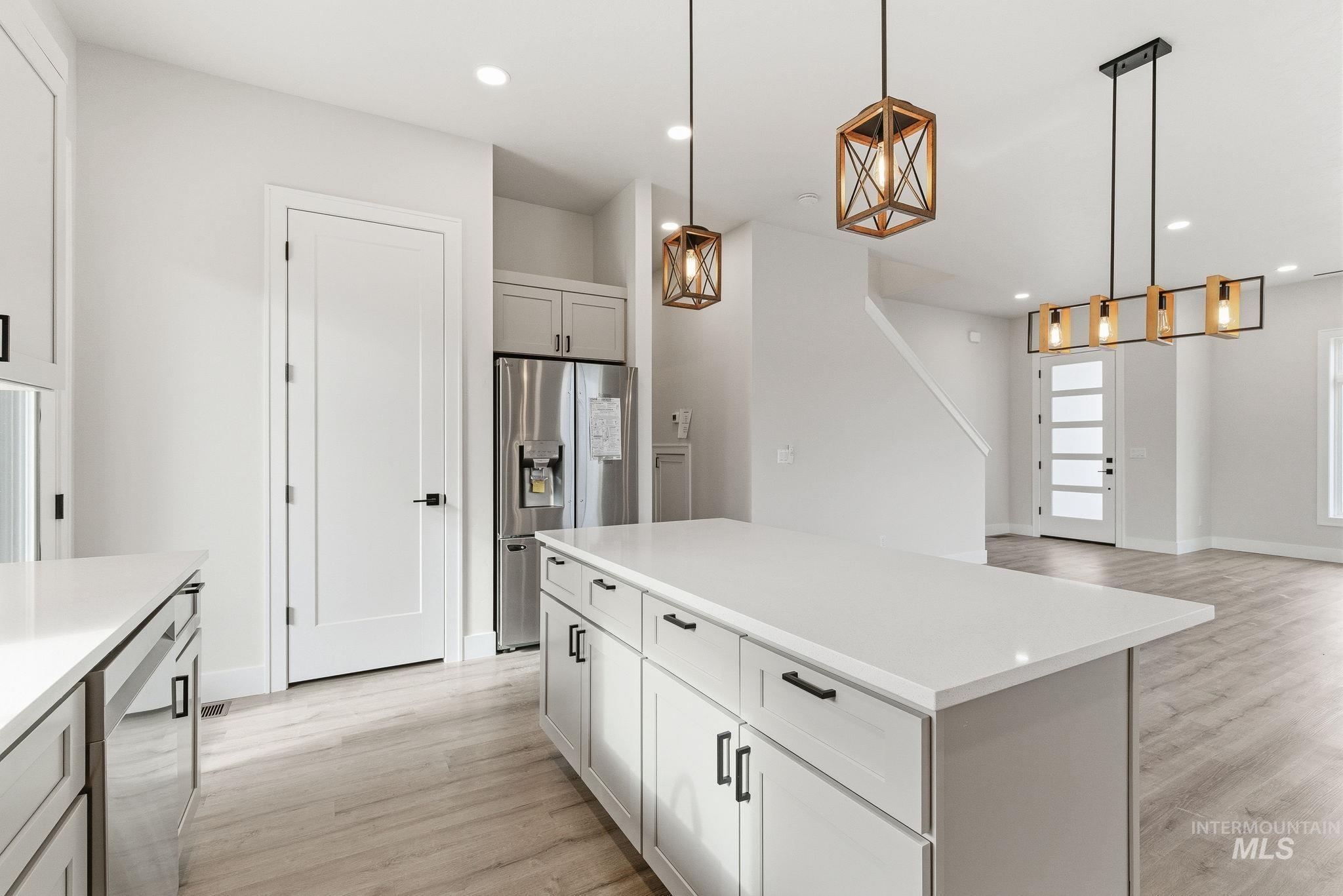 6821 W Ustick, Boise, Idaho 83704, 3 Bedrooms, 2.5 Bathrooms, Residential For Sale, Price $569,900, 98958098