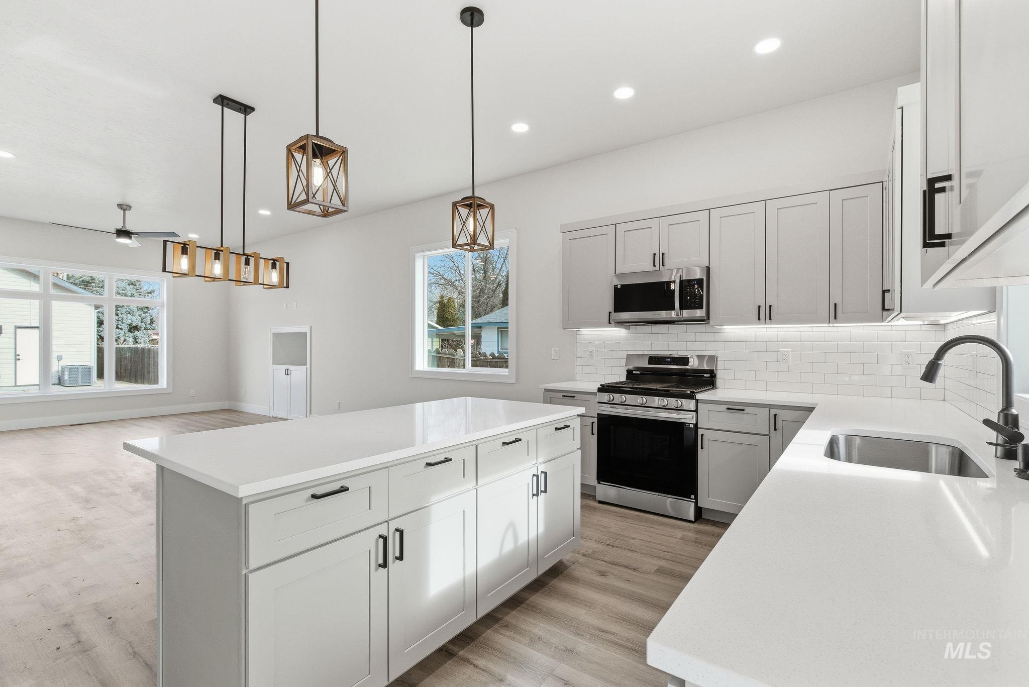 6821 W Ustick, Boise, Idaho 83704, 3 Bedrooms, 2.5 Bathrooms, Residential For Sale, Price $569,900, 98958098