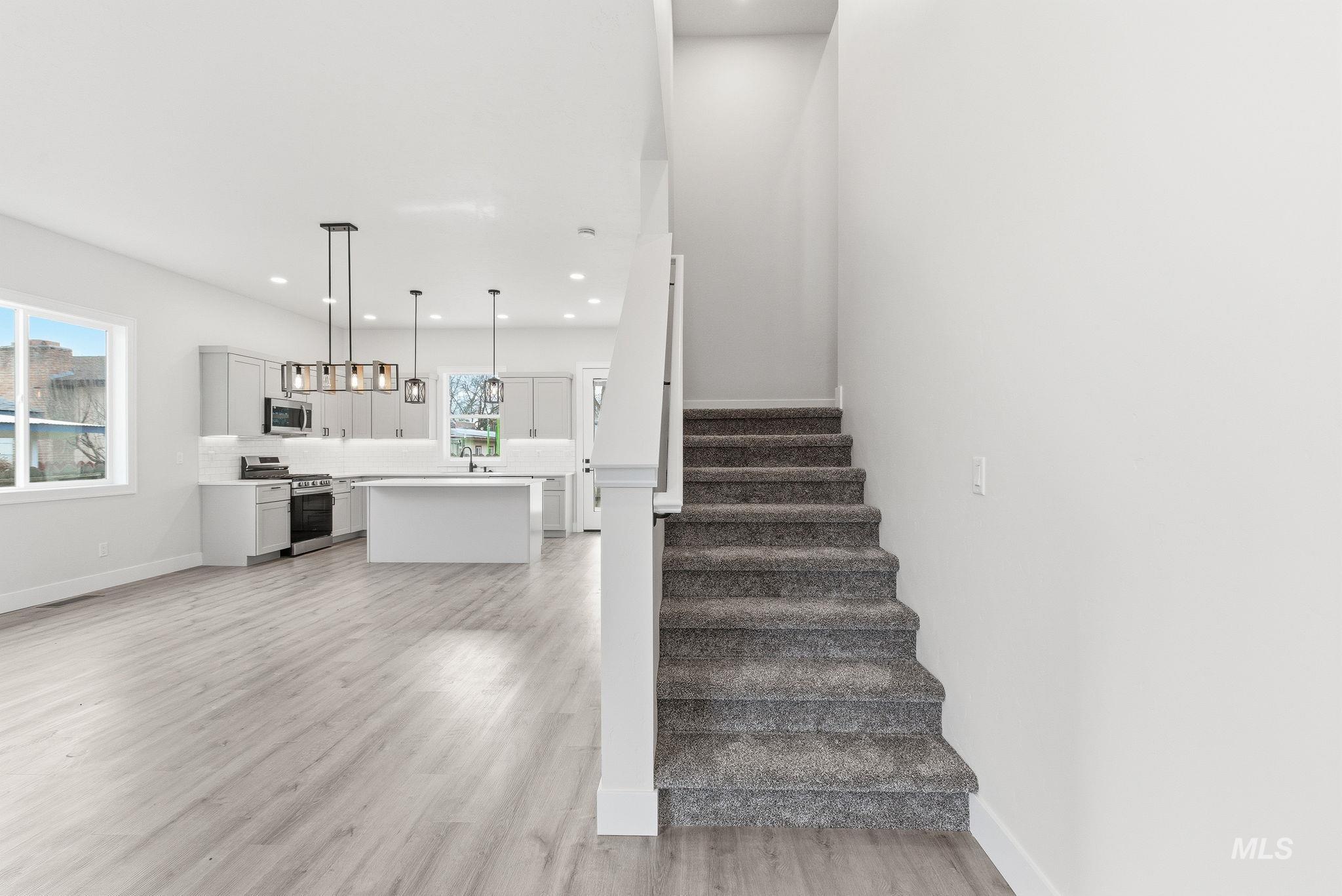 6821 W Ustick, Boise, Idaho 83704, 3 Bedrooms, 2.5 Bathrooms, Residential For Sale, Price $569,900, 98958098