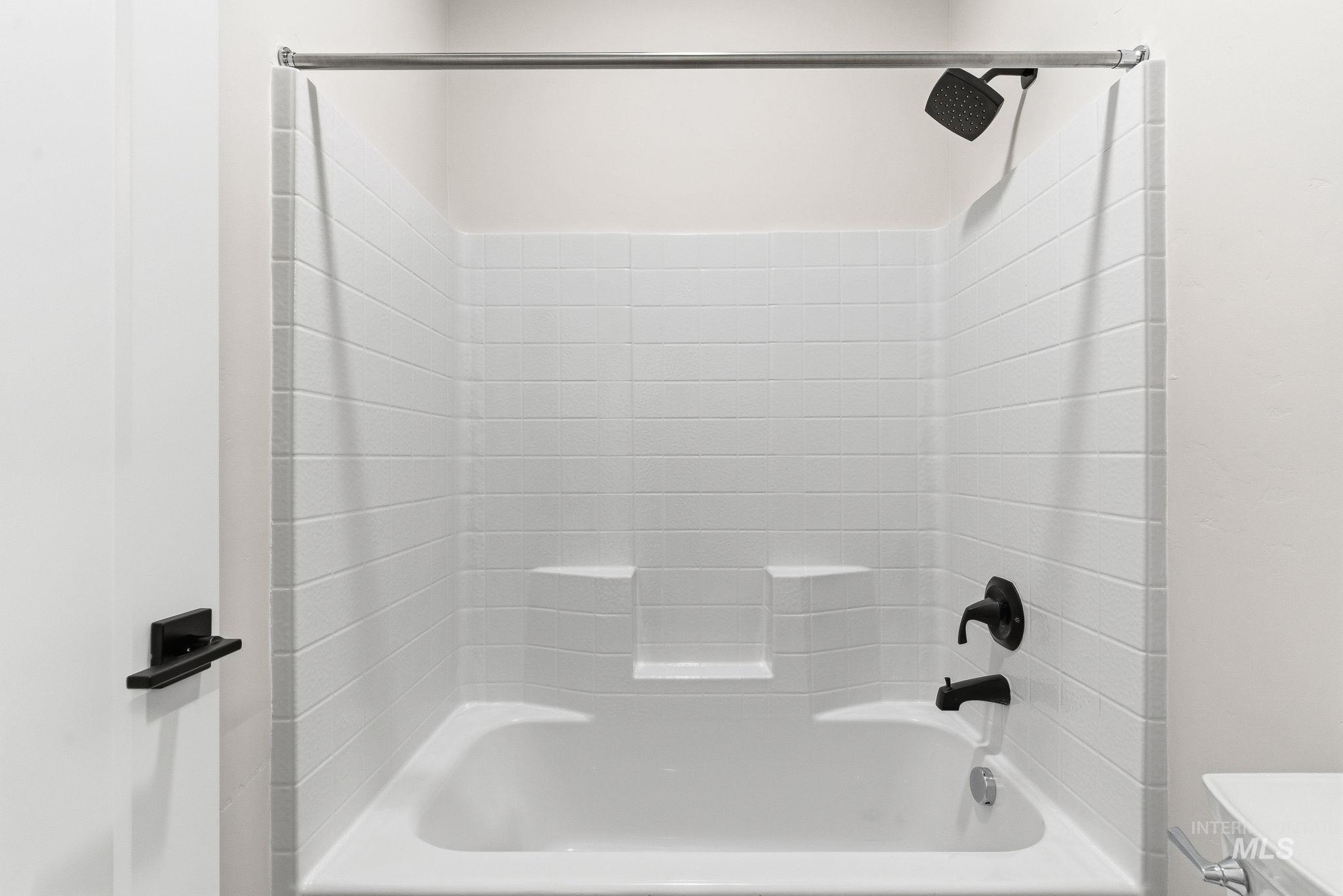 6821 W Ustick, Boise, Idaho 83704, 3 Bedrooms, 2.5 Bathrooms, Residential For Sale, Price $569,900, 98958098