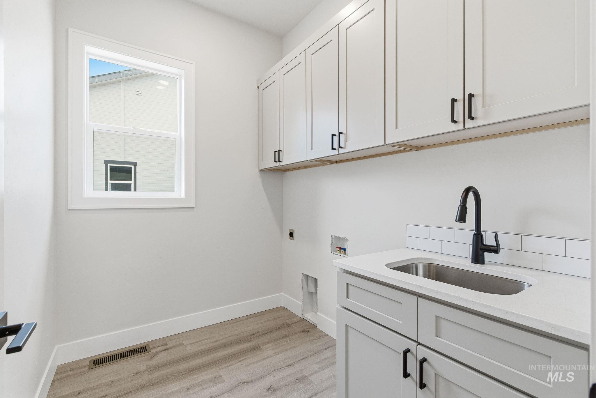 6821 W Ustick, Boise, Idaho 83704, 3 Bedrooms, 2.5 Bathrooms, Residential For Sale, Price $569,900, 98958098