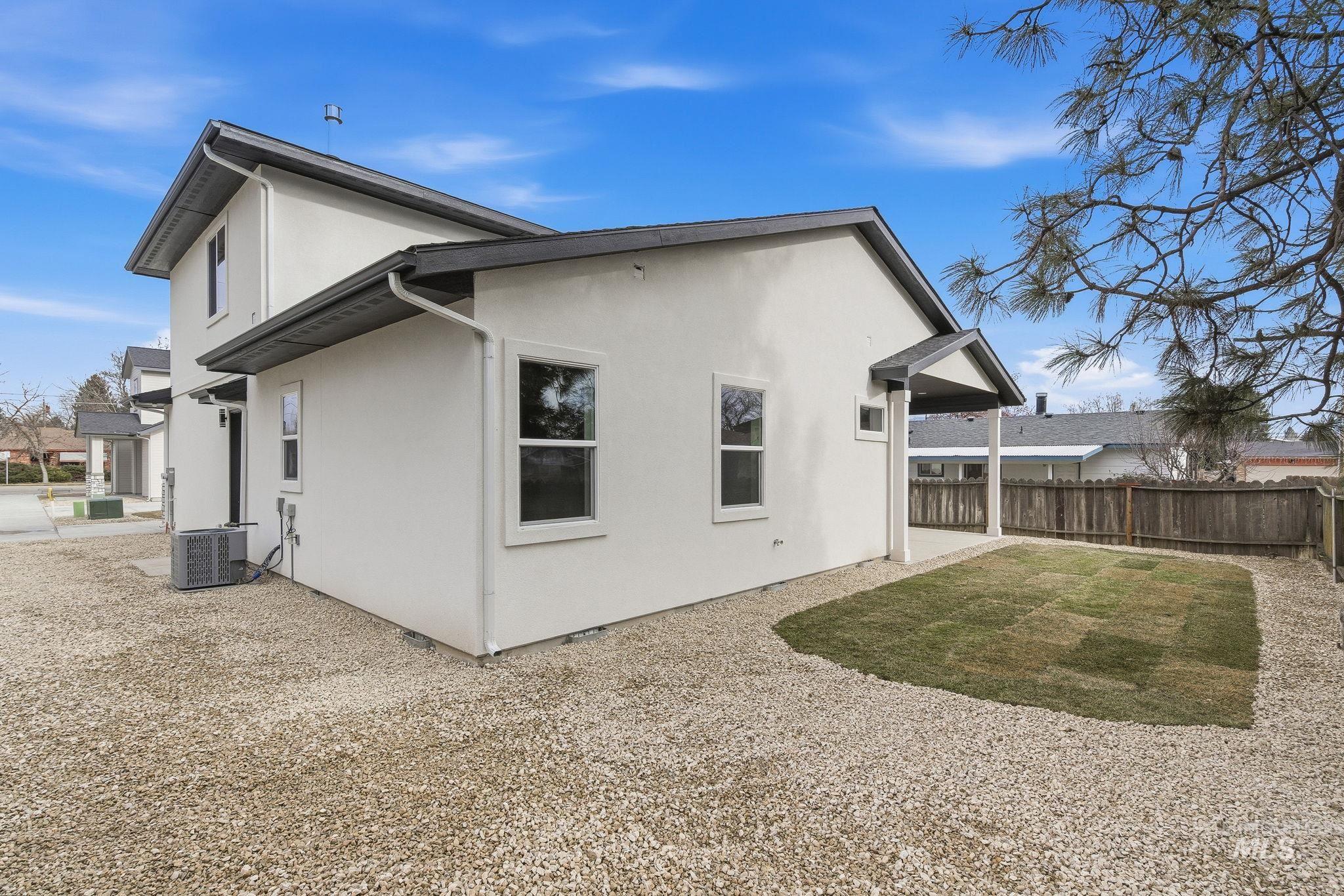 6821 W Ustick, Boise, Idaho 83704, 3 Bedrooms, 2.5 Bathrooms, Residential For Sale, Price $569,900, 98958098