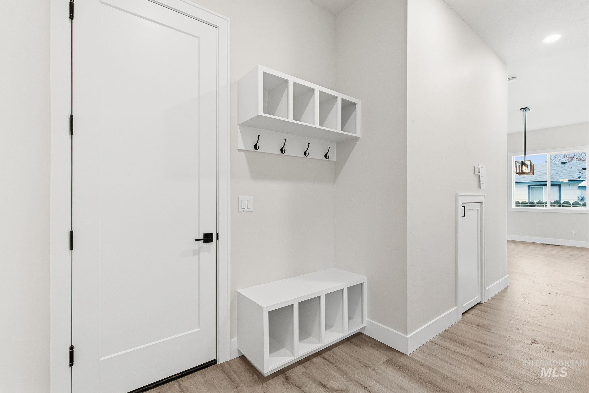 6821 W Ustick, Boise, Idaho 83704, 3 Bedrooms, 2.5 Bathrooms, Residential For Sale, Price $569,900, 98958098