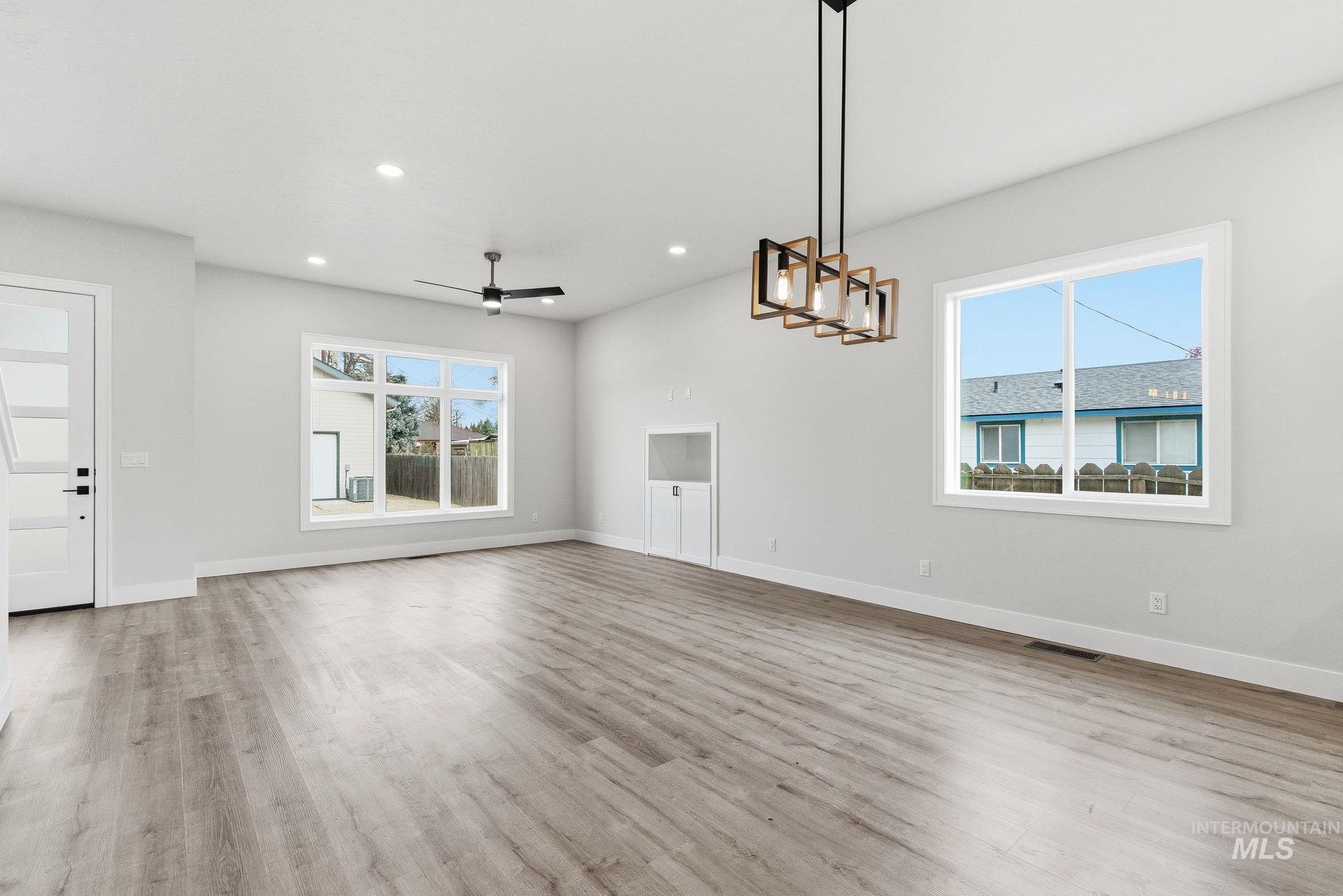 6821 W Ustick, Boise, Idaho 83704, 3 Bedrooms, 2.5 Bathrooms, Residential For Sale, Price $569,900, 98958098