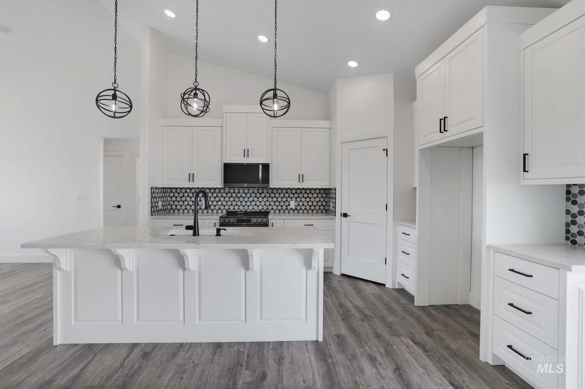 800 Bird Farm Drive, Jerome, Idaho 83338, 4 Bedrooms, 2 Bathrooms, Residential For Sale, Price $439,900,MLS 98958265