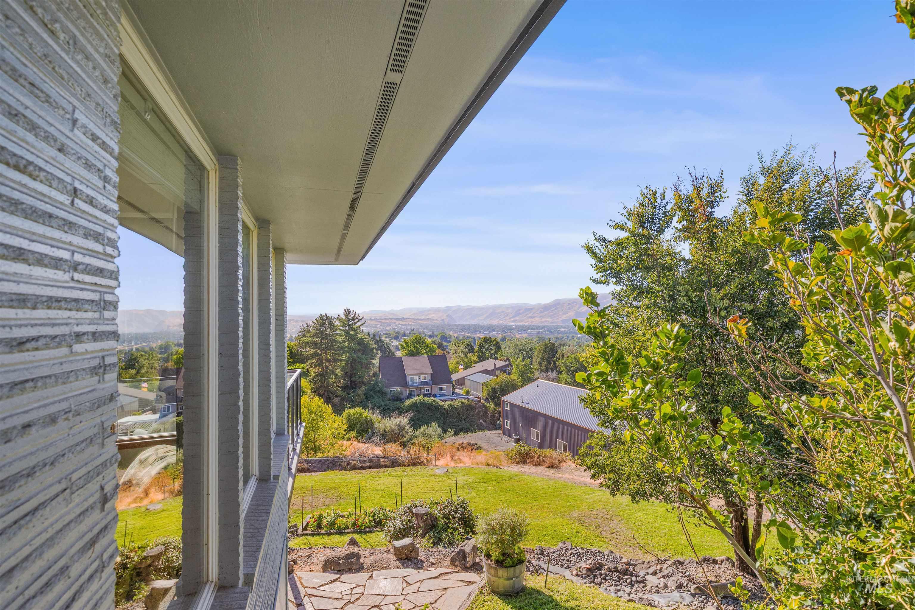 1533 Vineyard Drive, Lewiston, Idaho 83501, 5 Bedrooms, 4 Bathrooms, Residential For Sale, Price $799,000,MLS 98958273