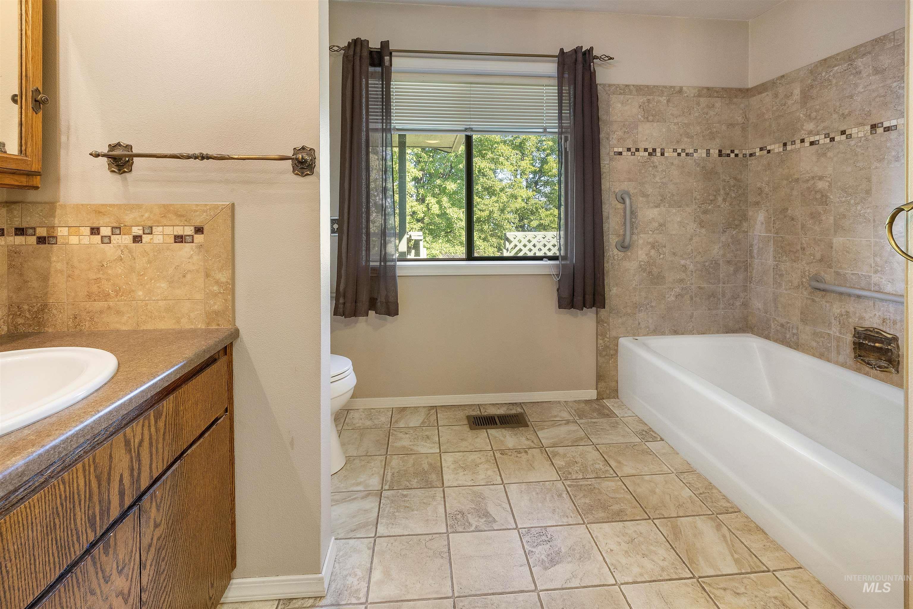 3427 14th Street, Lewiston, Idaho 83501-0000, 4 Bedrooms, 2 Bathrooms, Residential For Sale, Price $499,000,MLS 98958331