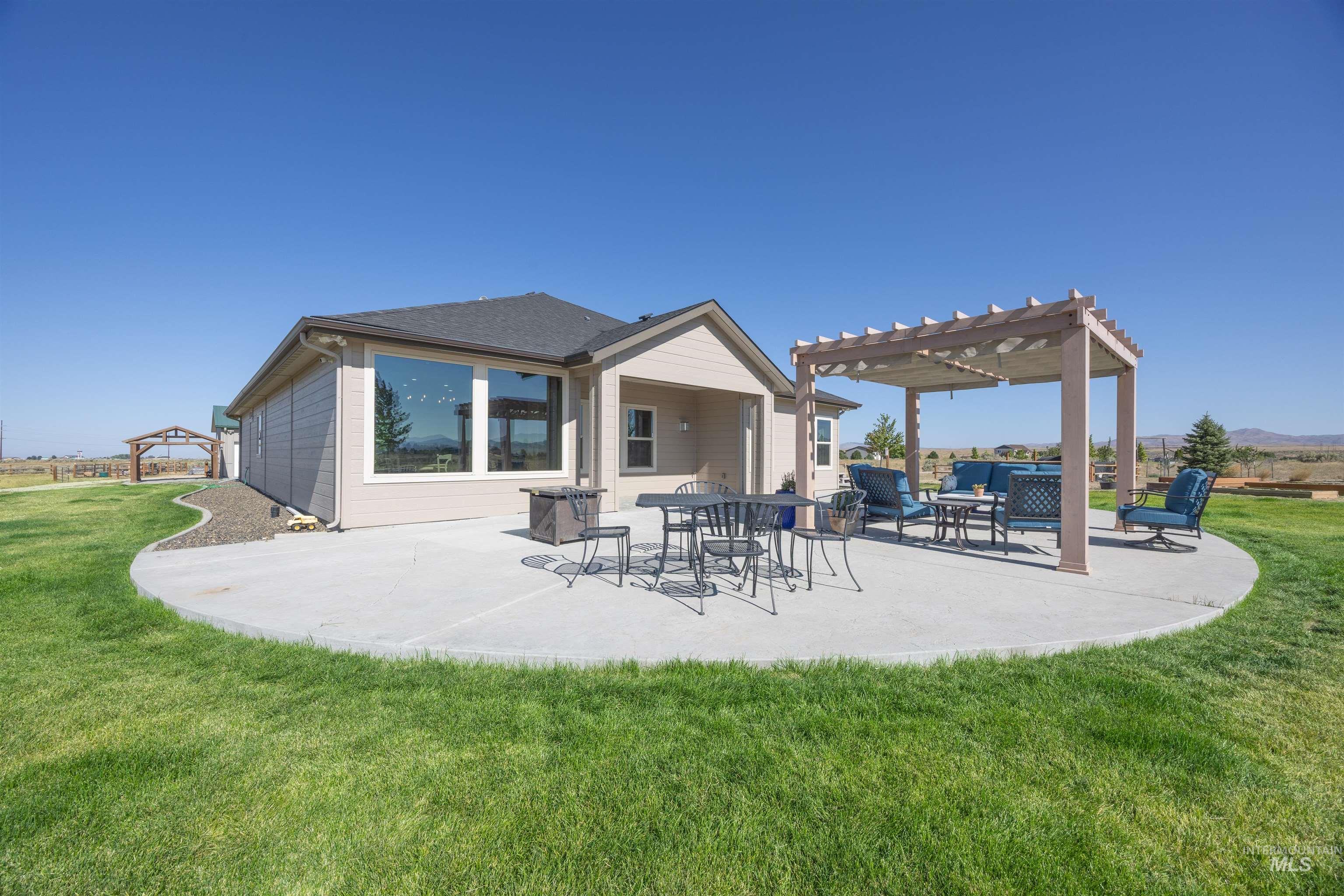 185 S Prong Horn, Boise, Idaho 83716, 3 Bedrooms, 3 Bathrooms, Residential For Sale, Price $950,000,MLS 98958340