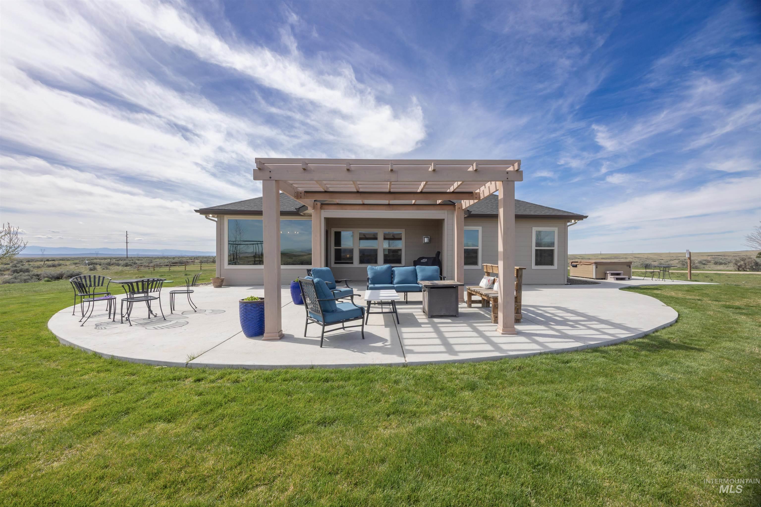 185 S Prong Horn, Boise, Idaho 83716, 3 Bedrooms, 3 Bathrooms, Residential For Sale, Price $949,900, 98958340