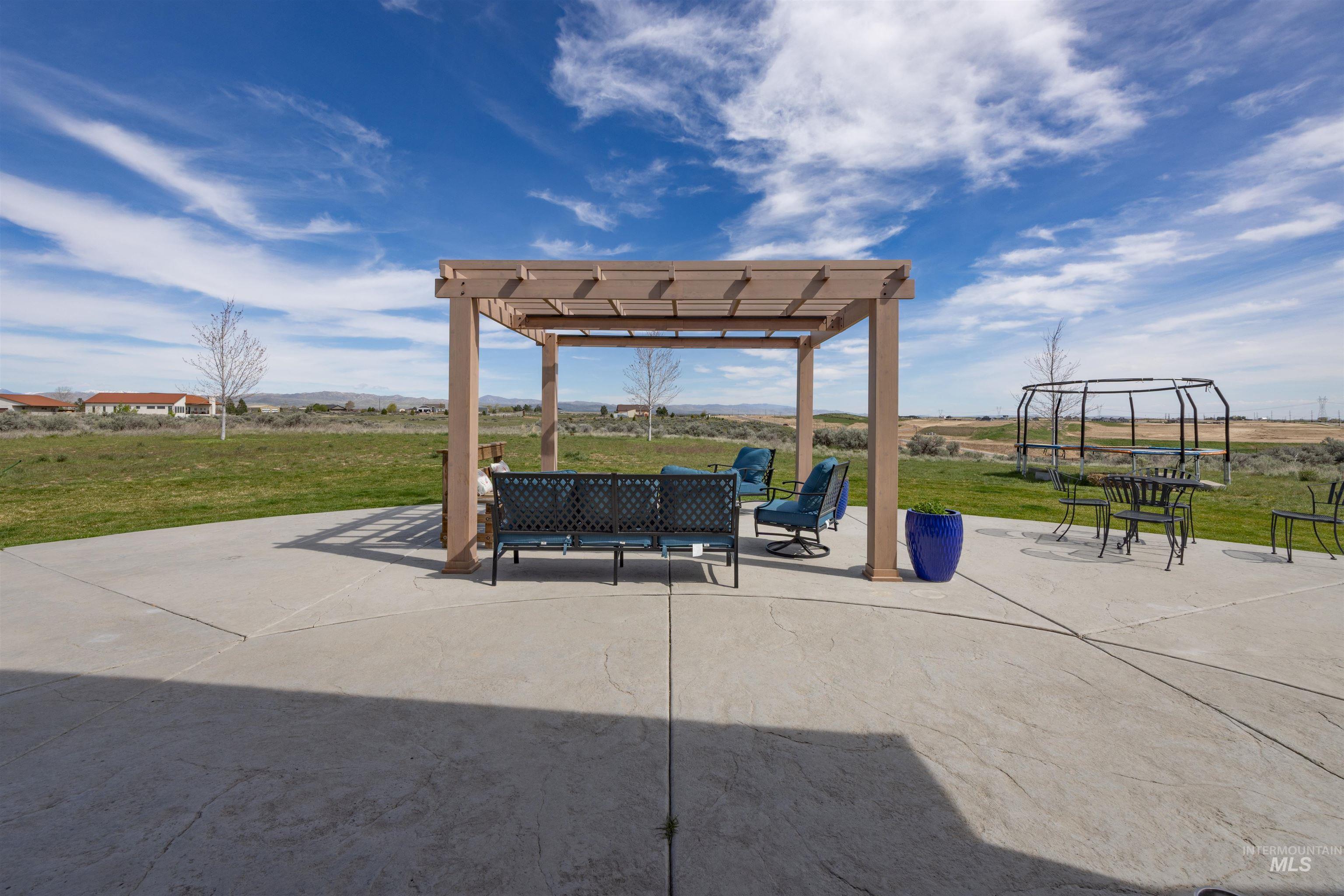 185 S Prong Horn, Boise, Idaho 83716, 3 Bedrooms, 3 Bathrooms, Residential For Sale, Price $949,900, 98958340