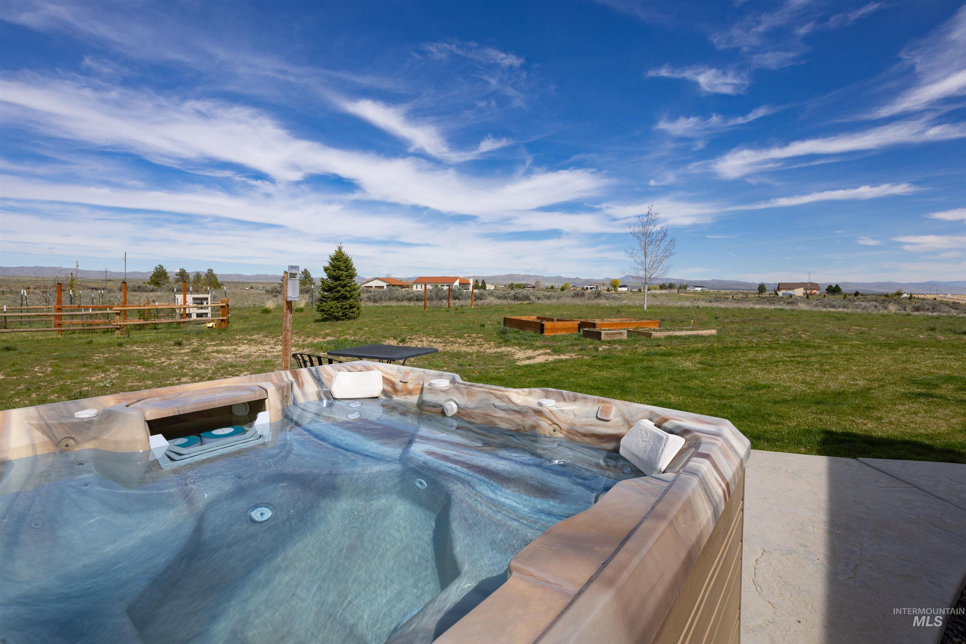 185 S Prong Horn, Boise, Idaho 83716, 3 Bedrooms, 3 Bathrooms, Residential For Sale, Price $949,900, 98958340