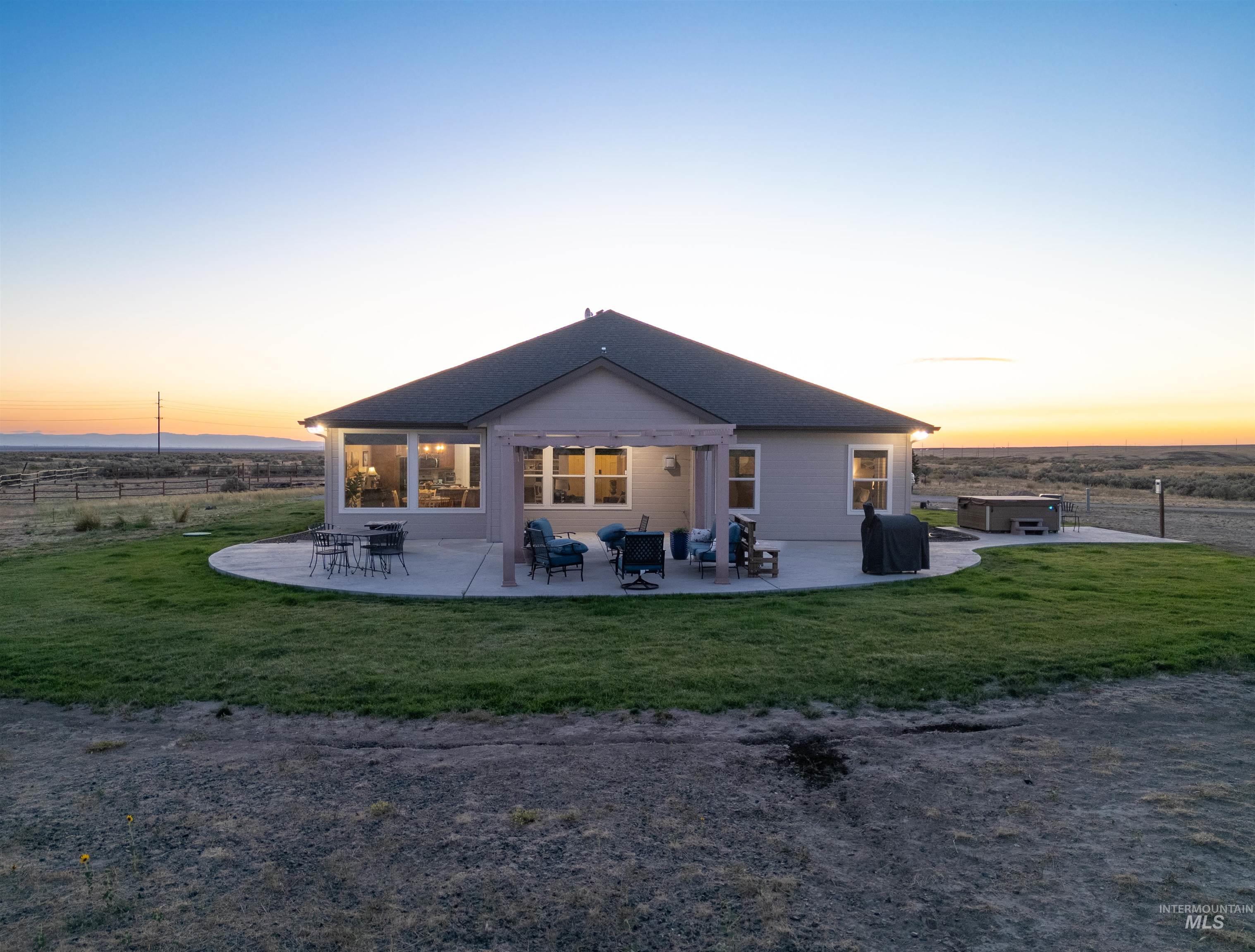 185 S Prong Horn, Boise, Idaho 83716, 3 Bedrooms, 3 Bathrooms, Residential For Sale, Price $949,900, 98958340