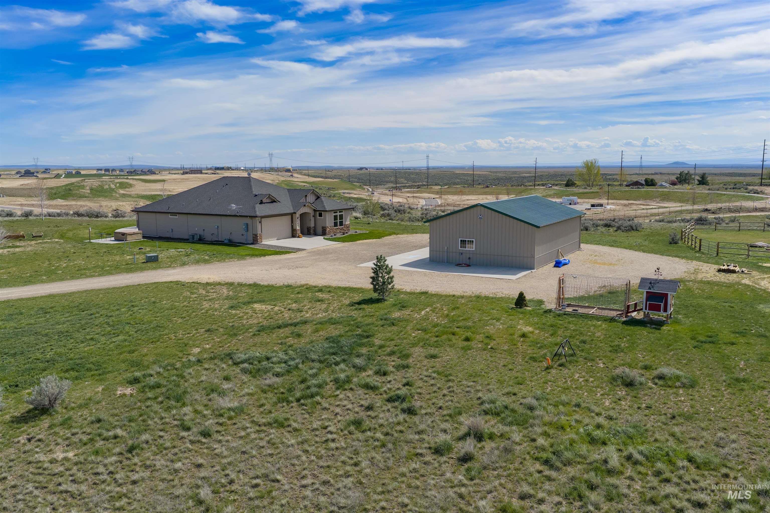 185 S Prong Horn, Boise, Idaho 83716, 3 Bedrooms, 3 Bathrooms, Residential For Sale, Price $949,900, 98958340