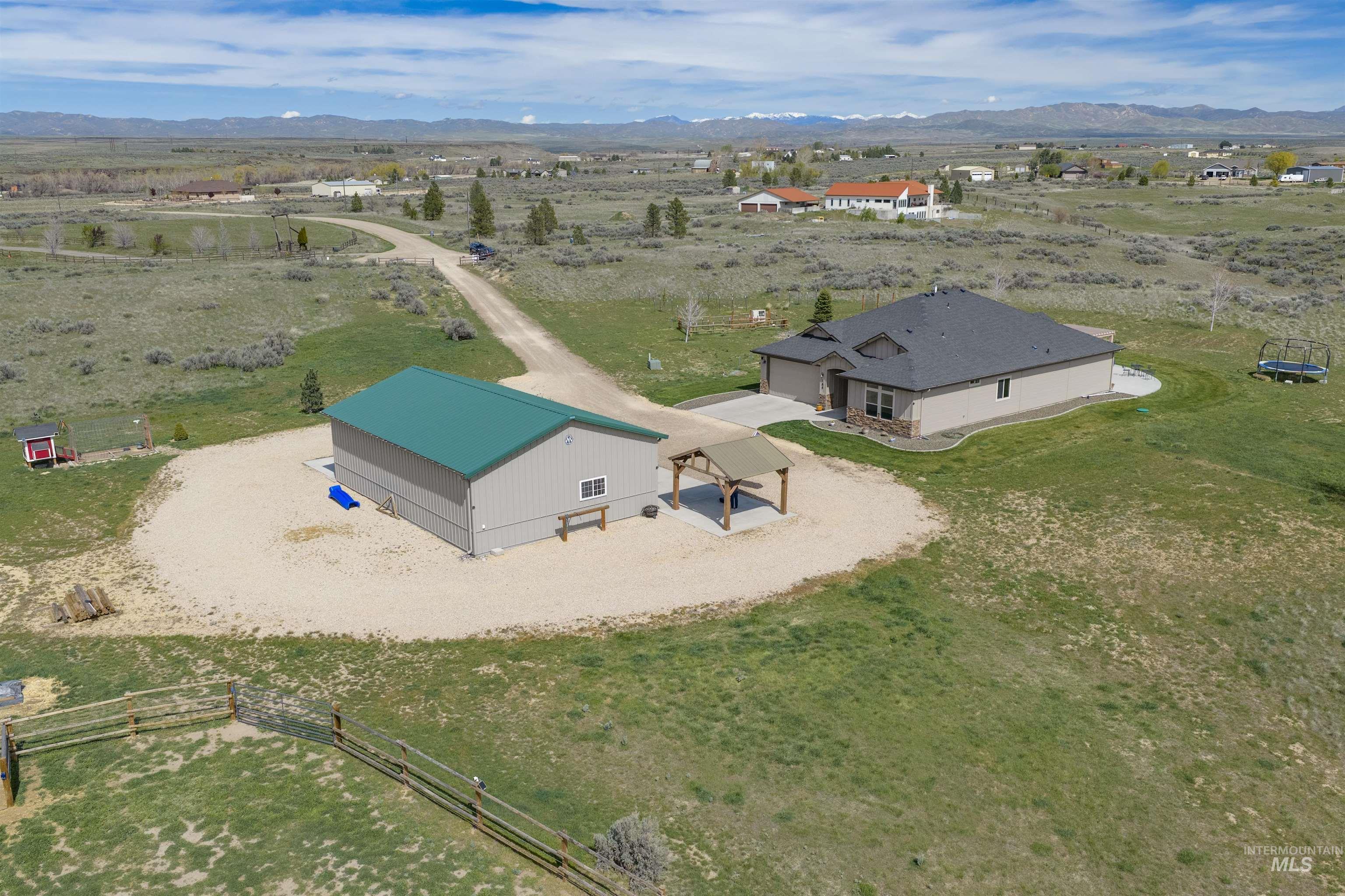 185 S Prong Horn, Boise, Idaho 83716, 3 Bedrooms, 3 Bathrooms, Residential For Sale, Price $949,900, 98958340