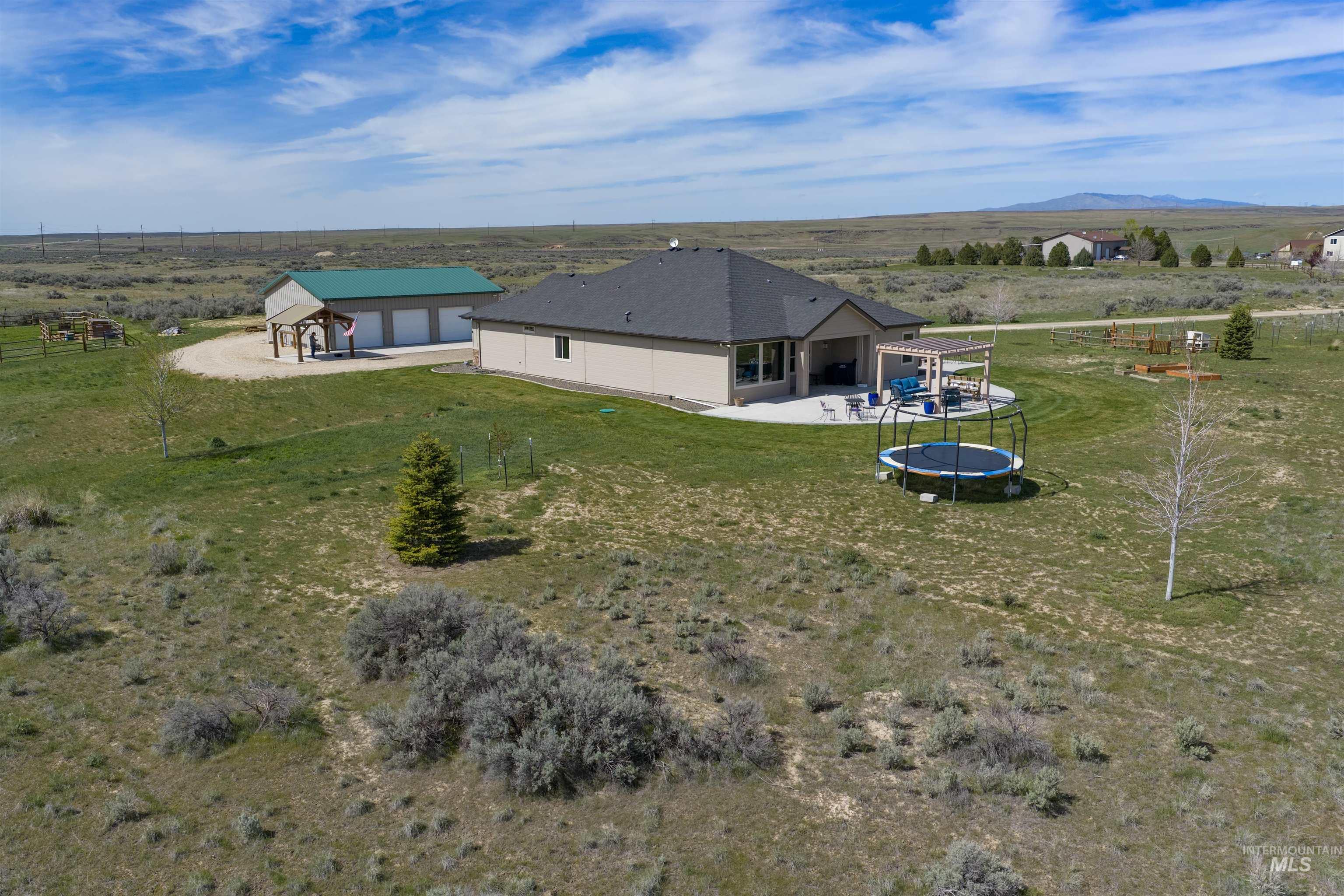 185 S Prong Horn, Boise, Idaho 83716, 3 Bedrooms, 3 Bathrooms, Residential For Sale, Price $949,900, 98958340