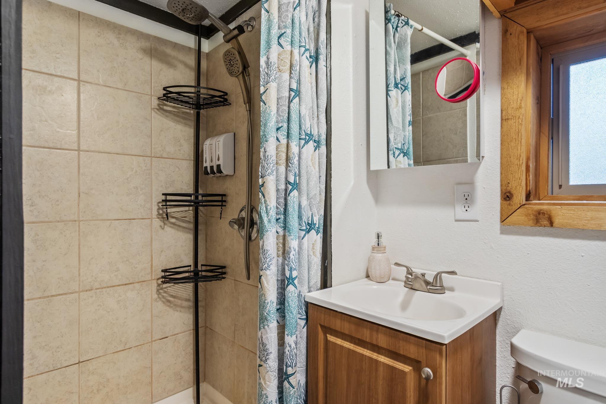 204 Main St., Idaho City, Idaho 83631, 1 Bedroom, Business/Commercial For Sale, Price $589,000,MLS 98958366