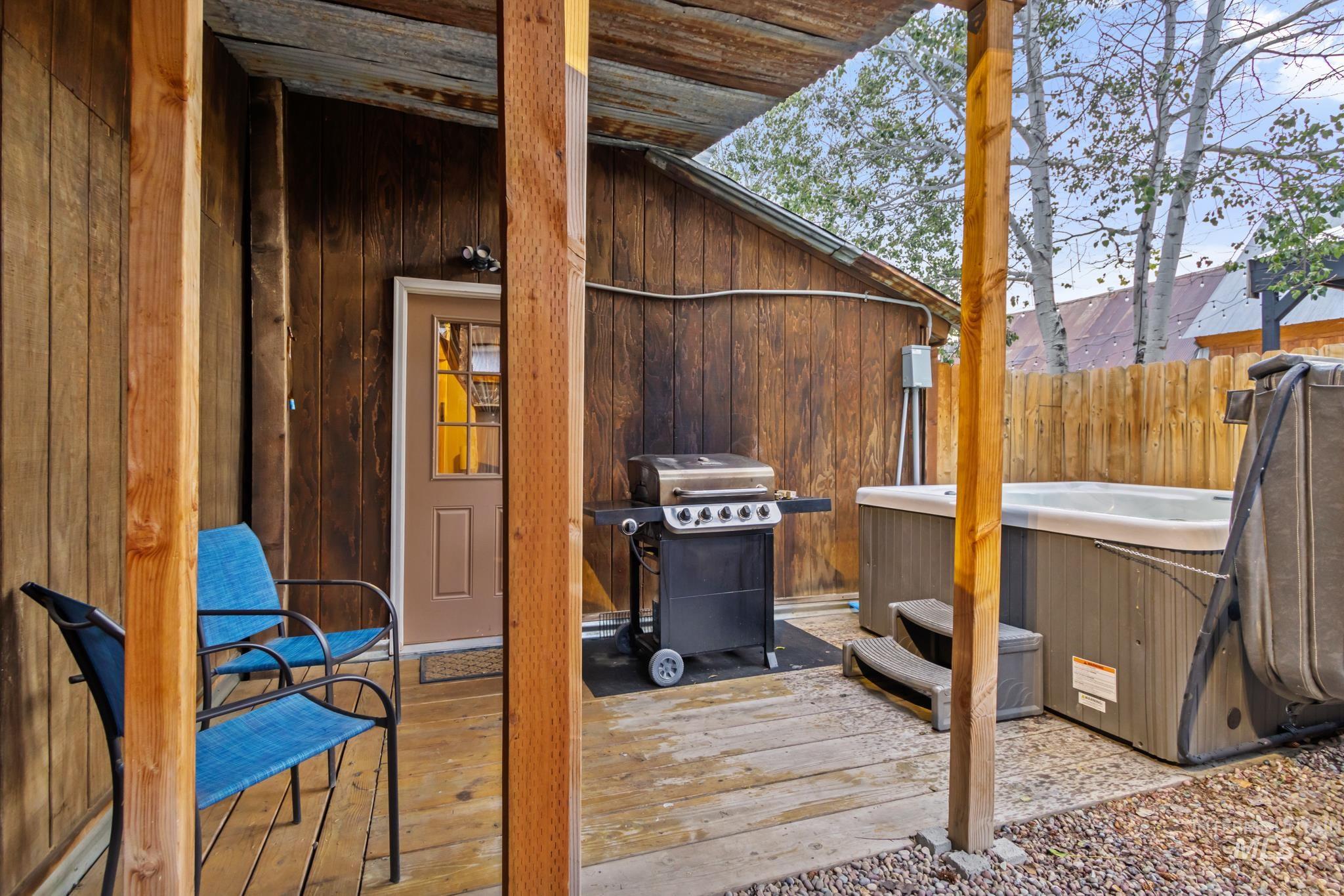 204 Main St., Idaho City, Idaho 83631, 1 Bedroom, Business/Commercial For Sale, Price $589,000,MLS 98958366