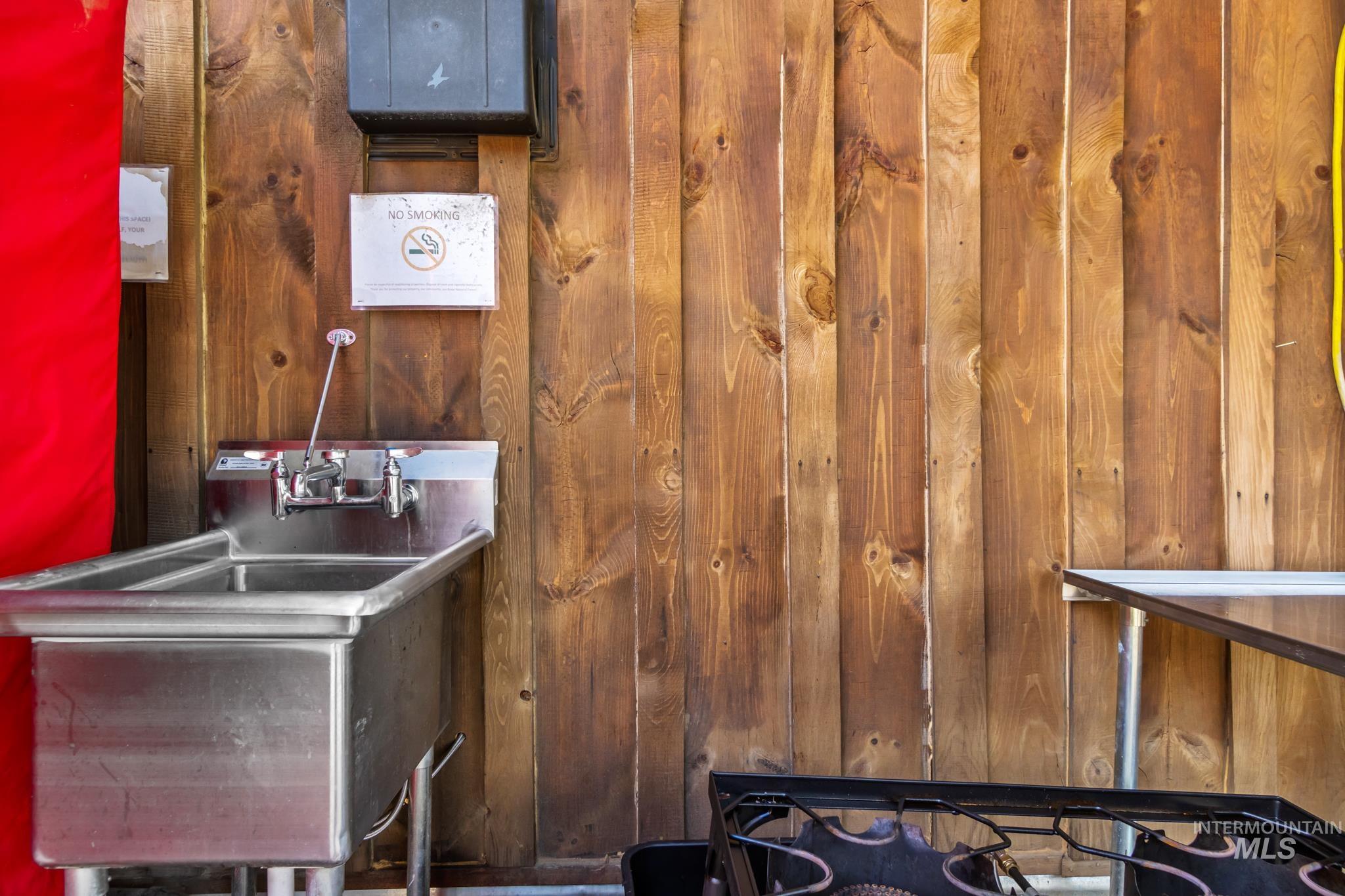 204 Main St., Idaho City, Idaho 83631, 1 Bedroom, Business/Commercial For Sale, Price $589,000,MLS 98958366