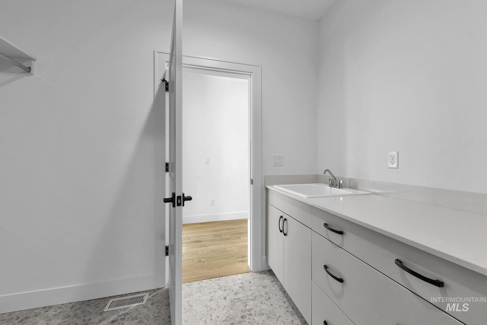 9875 W Snow Wolf Ln, Star, Idaho 83669, 3 Bedrooms, 2 Bathrooms, Residential For Sale, Price $649,900,MLS 98958379