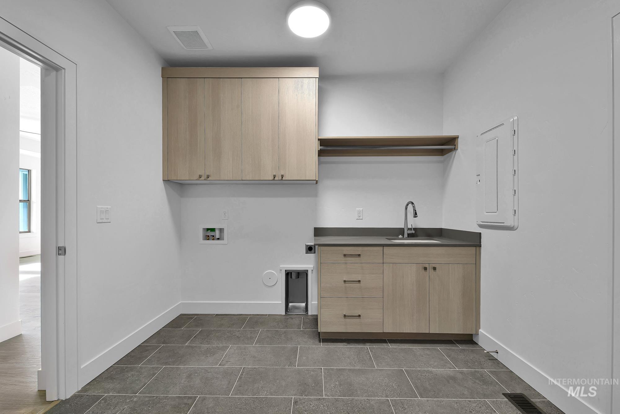 9887 W Snow Wolf Ln, Star, Idaho 83369, 4 Bedrooms, 3 Bathrooms, Residential For Sale, Price $749,900,MLS 98958387