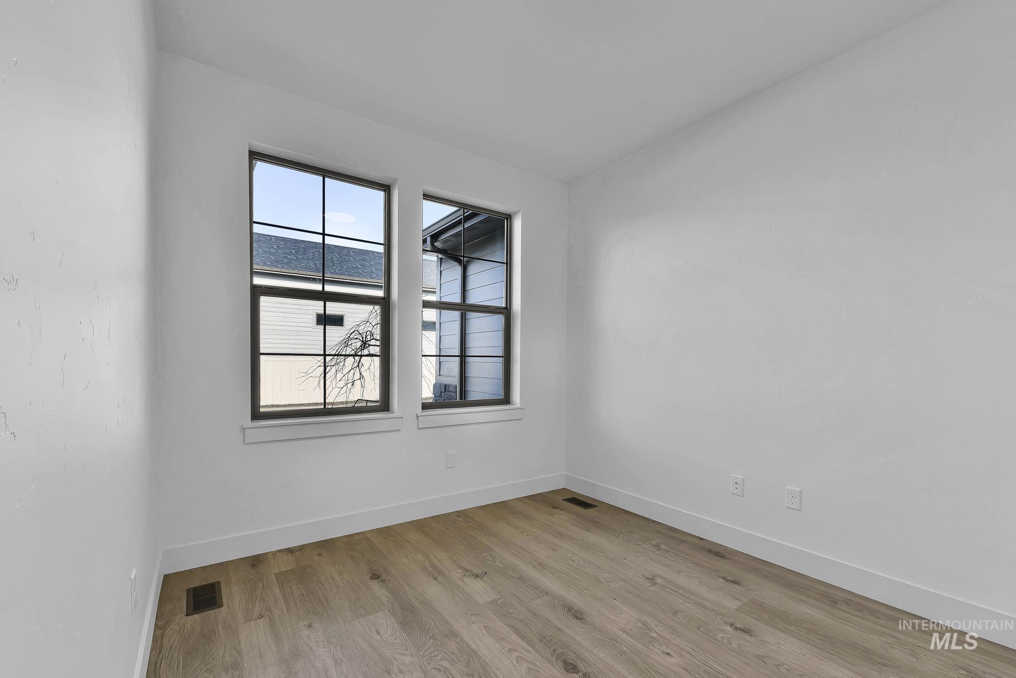 9887 W Snow Wolf Ln, Star, Idaho 83369, 4 Bedrooms, 3 Bathrooms, Residential For Sale, Price $749,900,MLS 98958387