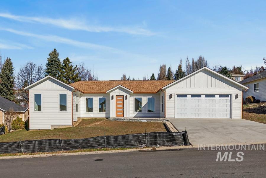 780 Victoria Dr., Moscow, Idaho 83843-3234, 3 Bedrooms, 2 Bathrooms, Residential For Sale, Price $639,000, 98958449