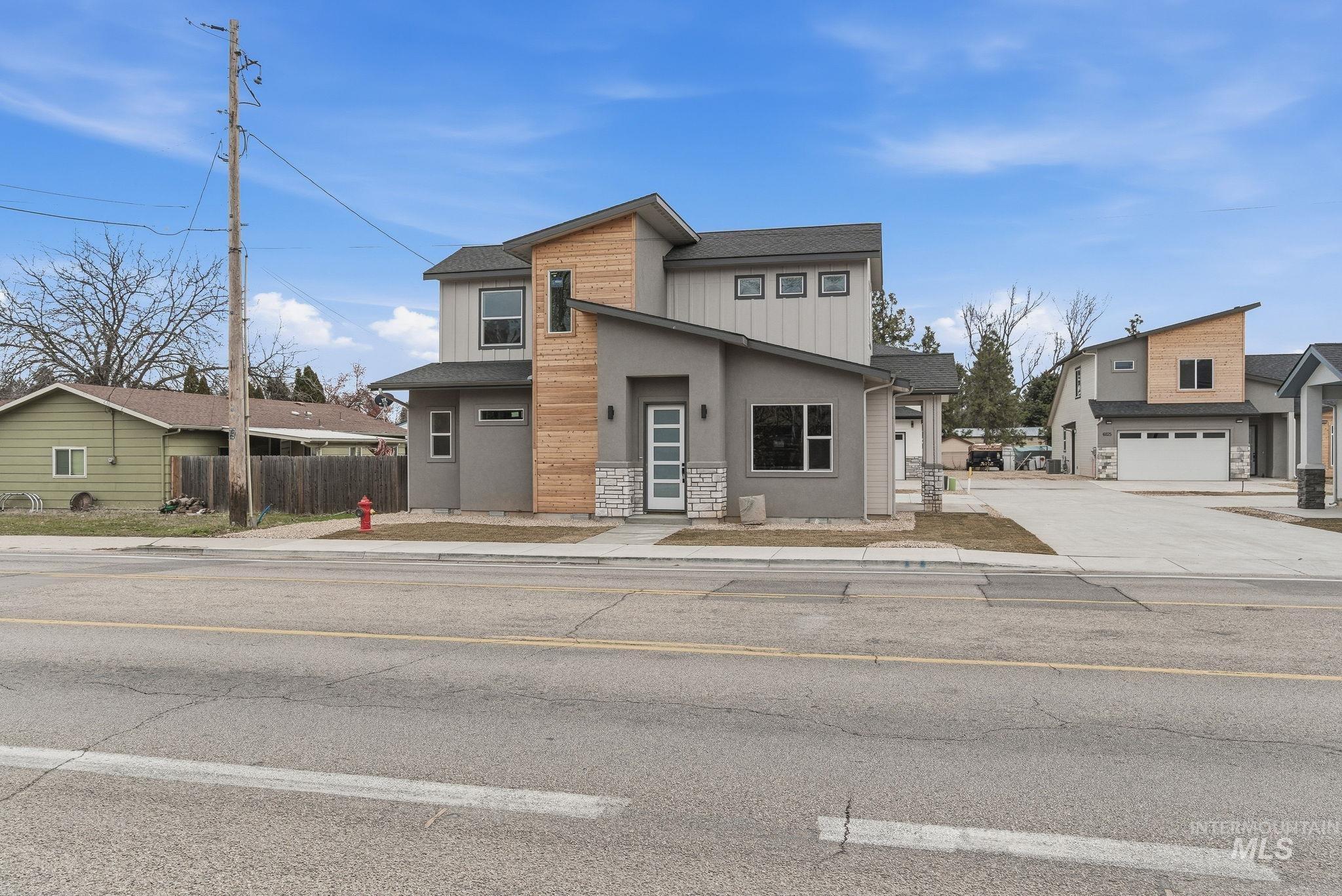 6817 W Ustick, Boise, Idaho 83704, 3 Bedrooms, 2.5 Bathrooms, Residential For Sale, Price $585,900,MLS 98958473