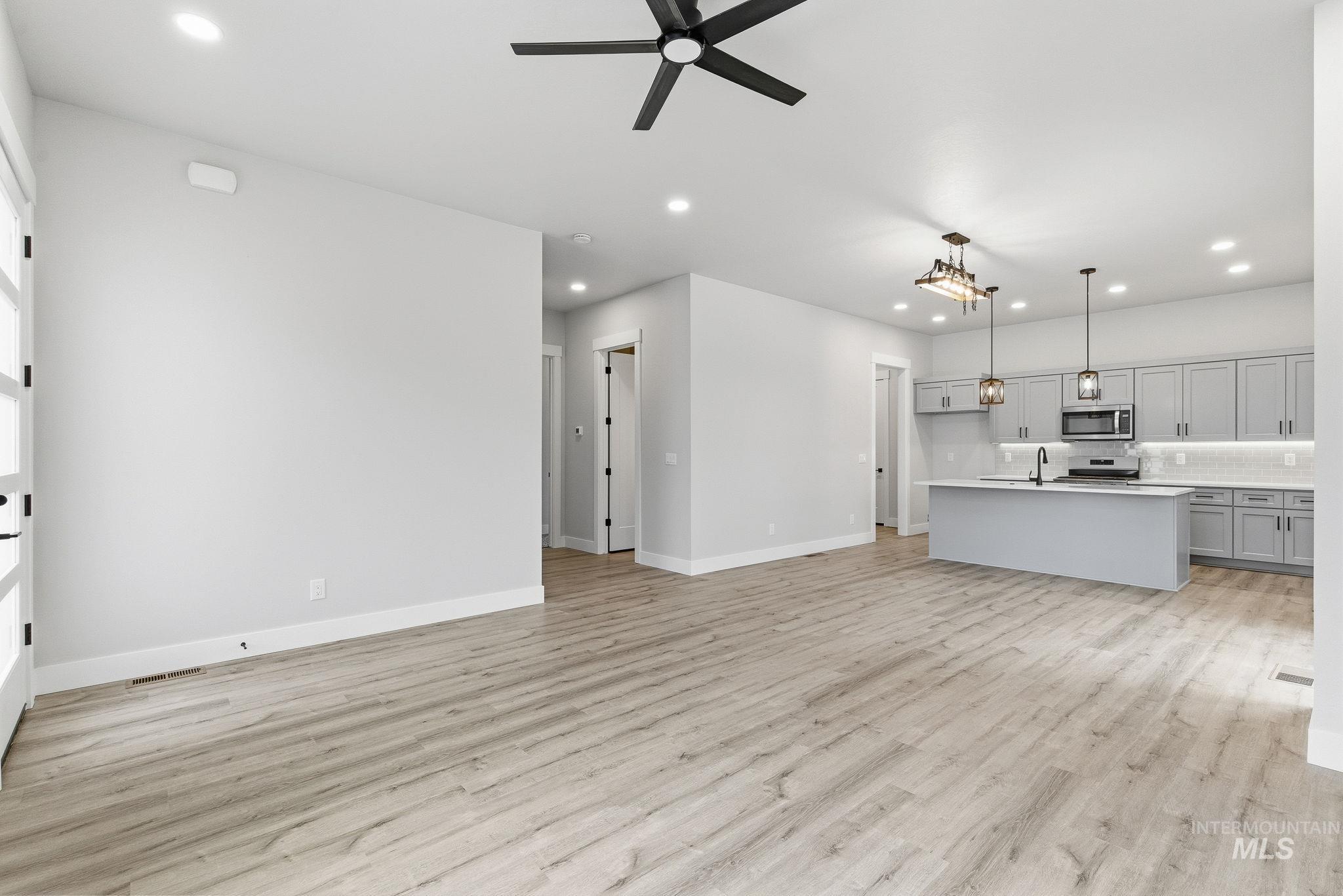 6817 W Ustick, Boise, Idaho 83704, 3 Bedrooms, 2.5 Bathrooms, Residential For Sale, Price $585,900,MLS 98958473