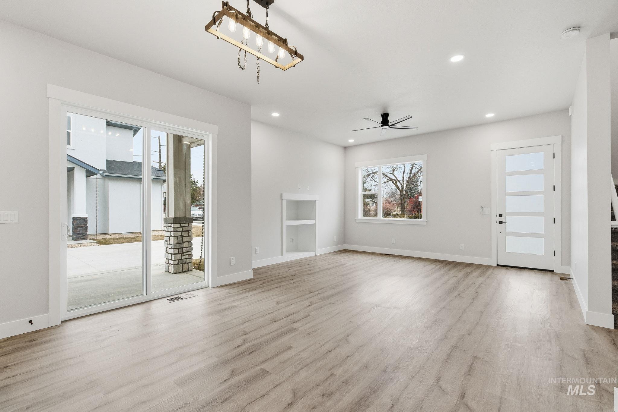 6817 W Ustick, Boise, Idaho 83704, 3 Bedrooms, 2.5 Bathrooms, Residential For Sale, Price $585,900,MLS 98958473