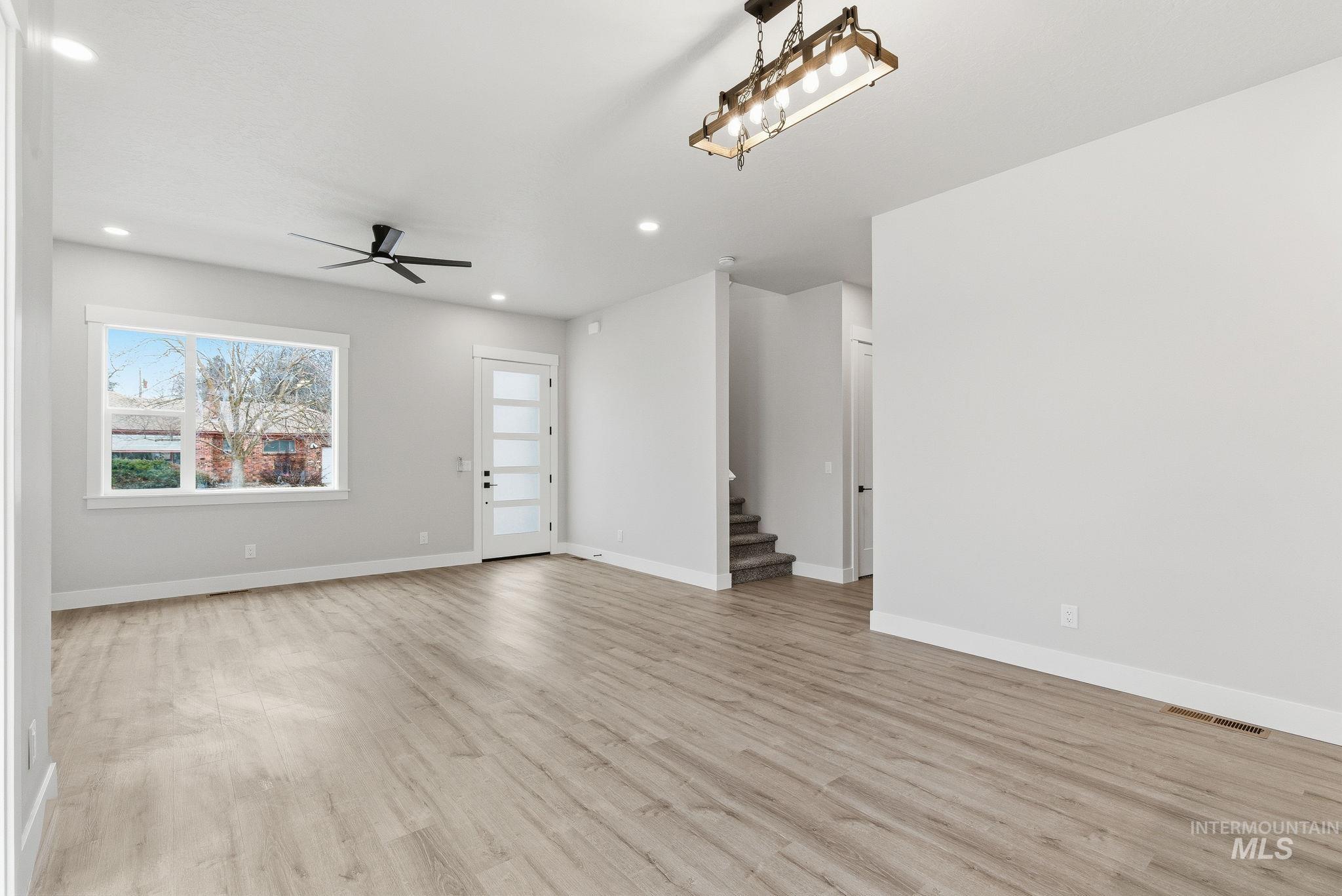 6817 W Ustick, Boise, Idaho 83704, 3 Bedrooms, 2.5 Bathrooms, Residential For Sale, Price $585,900,MLS 98958473