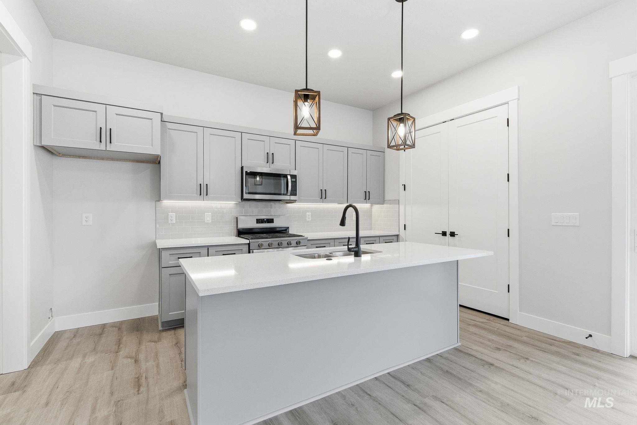 6817 W Ustick, Boise, Idaho 83704, 3 Bedrooms, 2.5 Bathrooms, Residential For Sale, Price $585,900,MLS 98958473