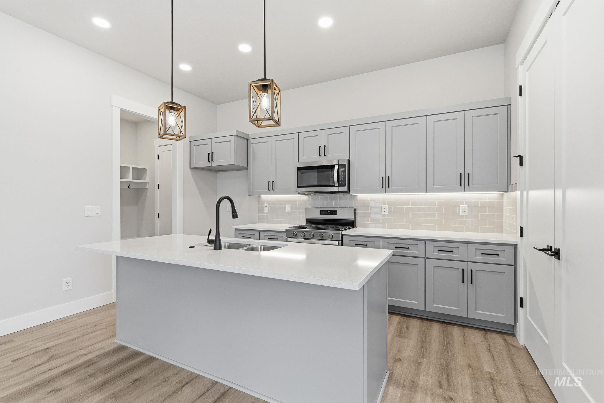 6817 W Ustick, Boise, Idaho 83704, 3 Bedrooms, 2.5 Bathrooms, Residential For Sale, Price $585,900,MLS 98958473